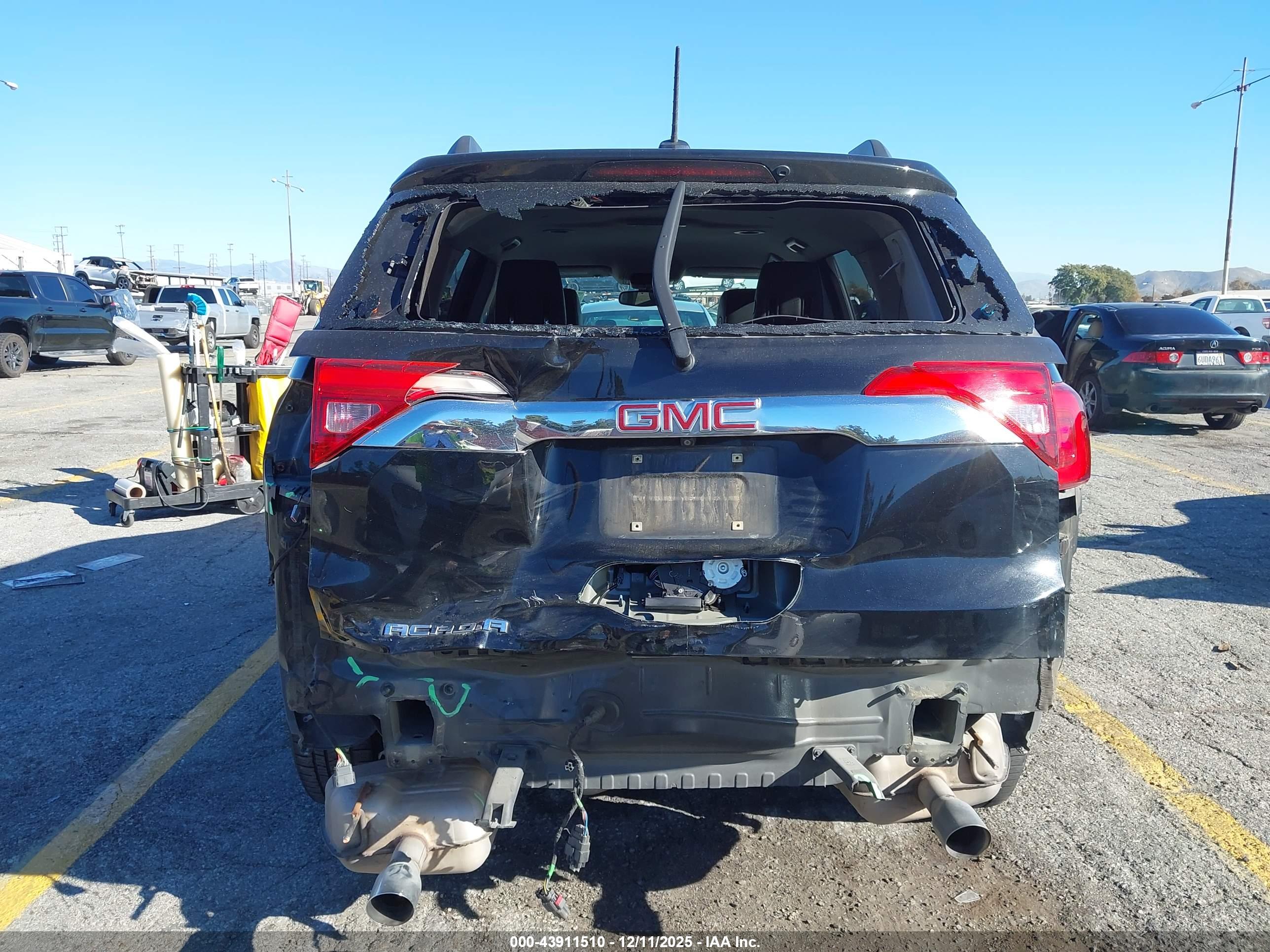 GMC ACADIA image 6