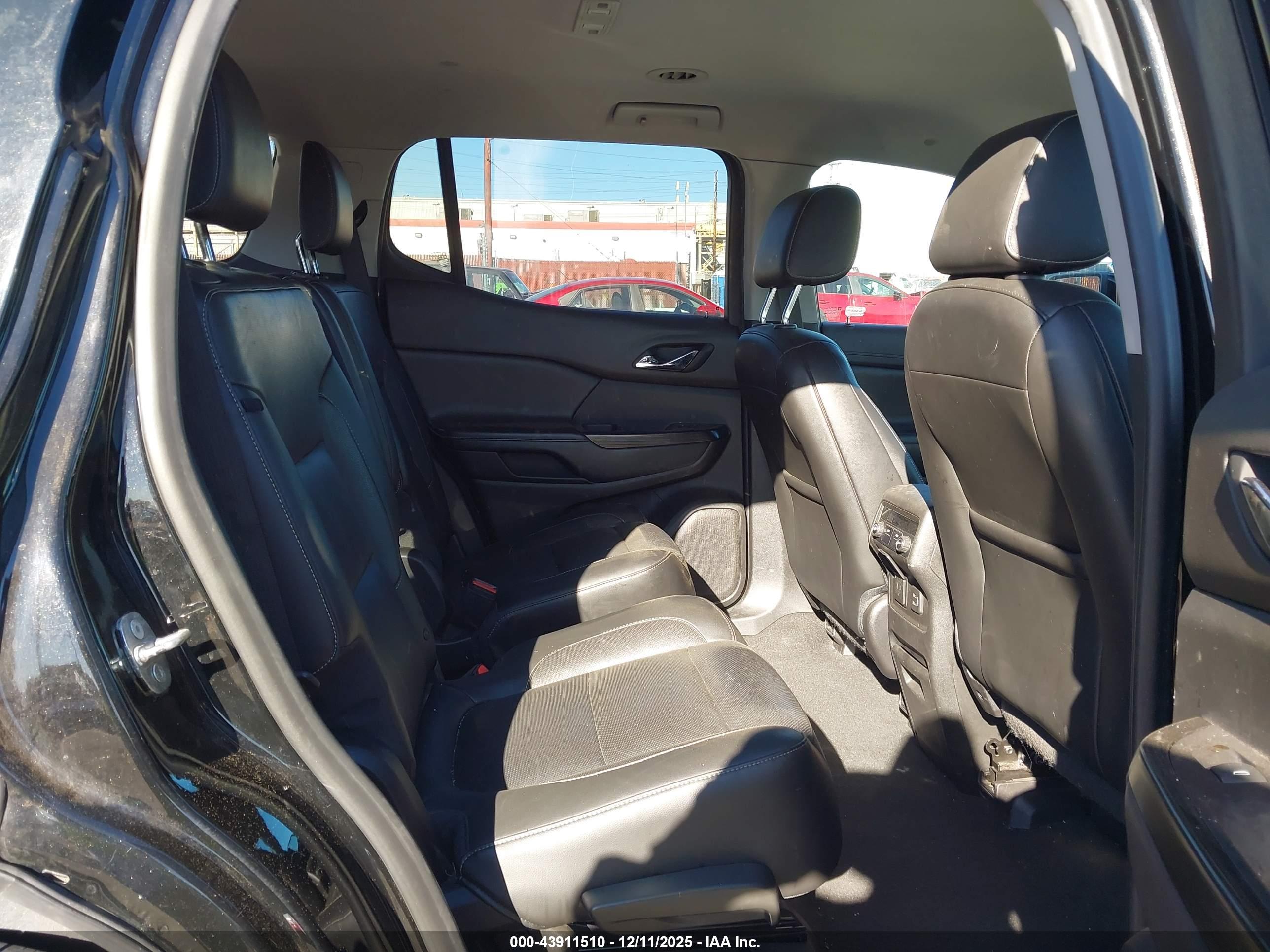 GMC ACADIA image 8
