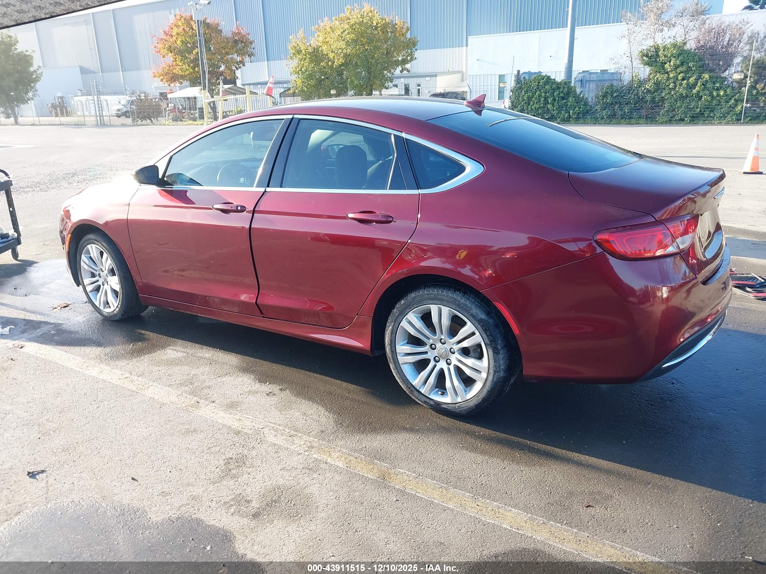 CHRYSLER 200 image 3