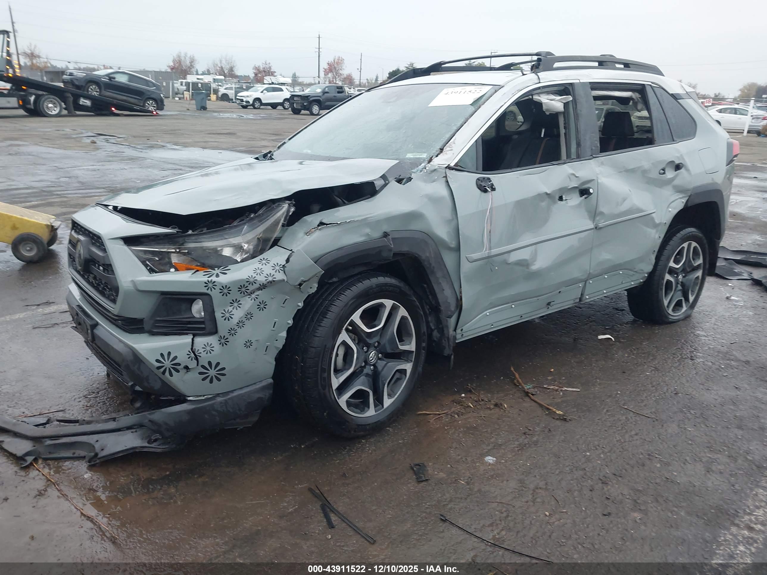 TOYOTA RAV4 image 2