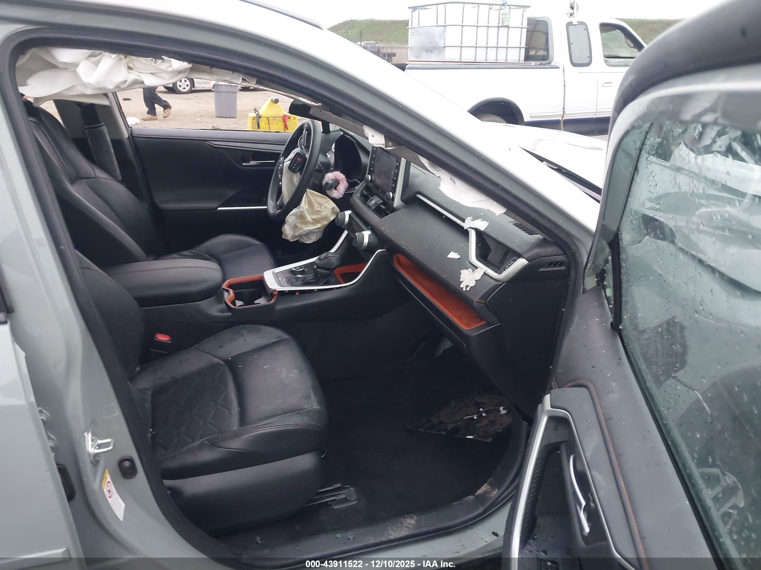 TOYOTA RAV4 image 5