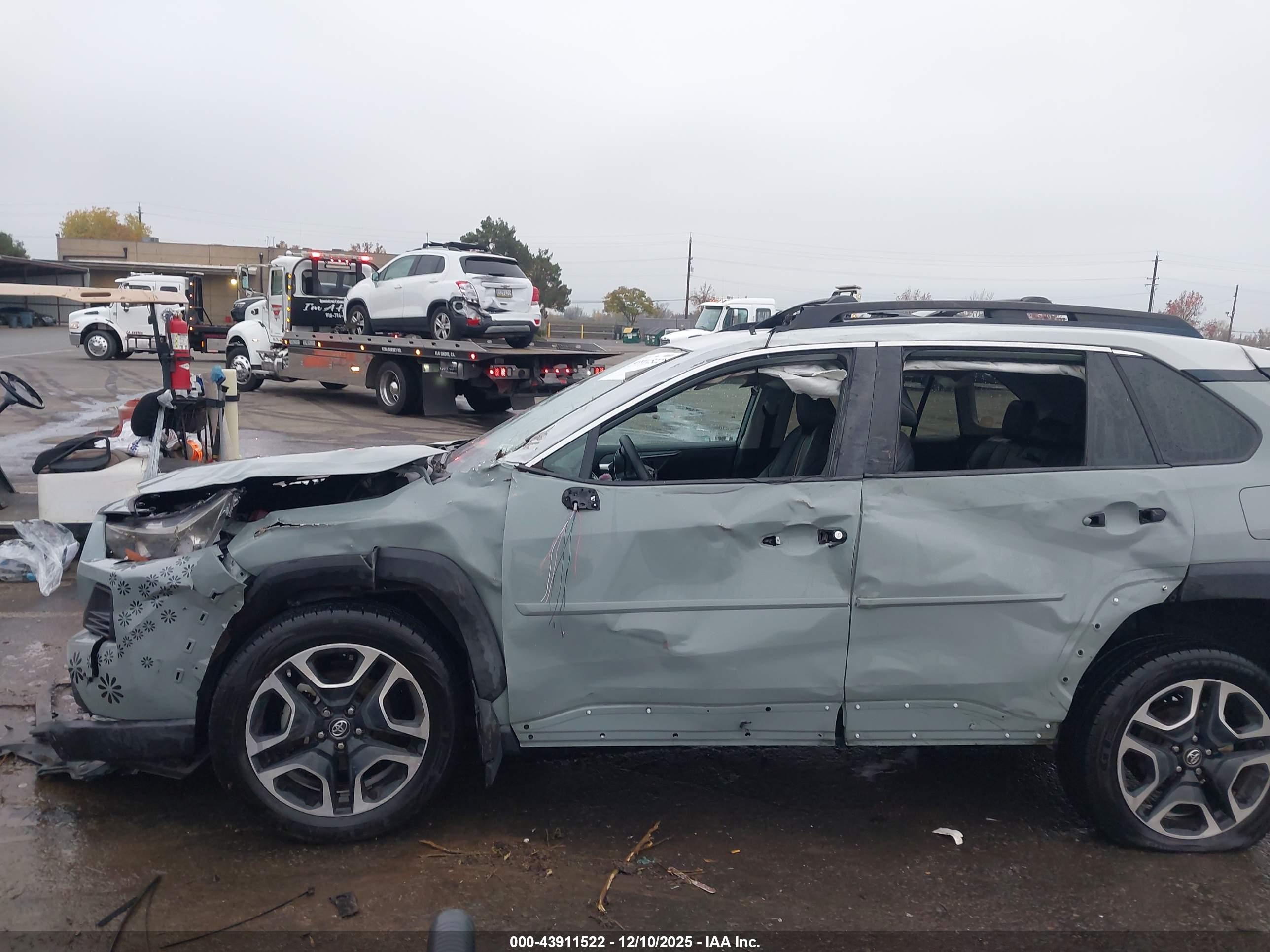 TOYOTA RAV4 image 6