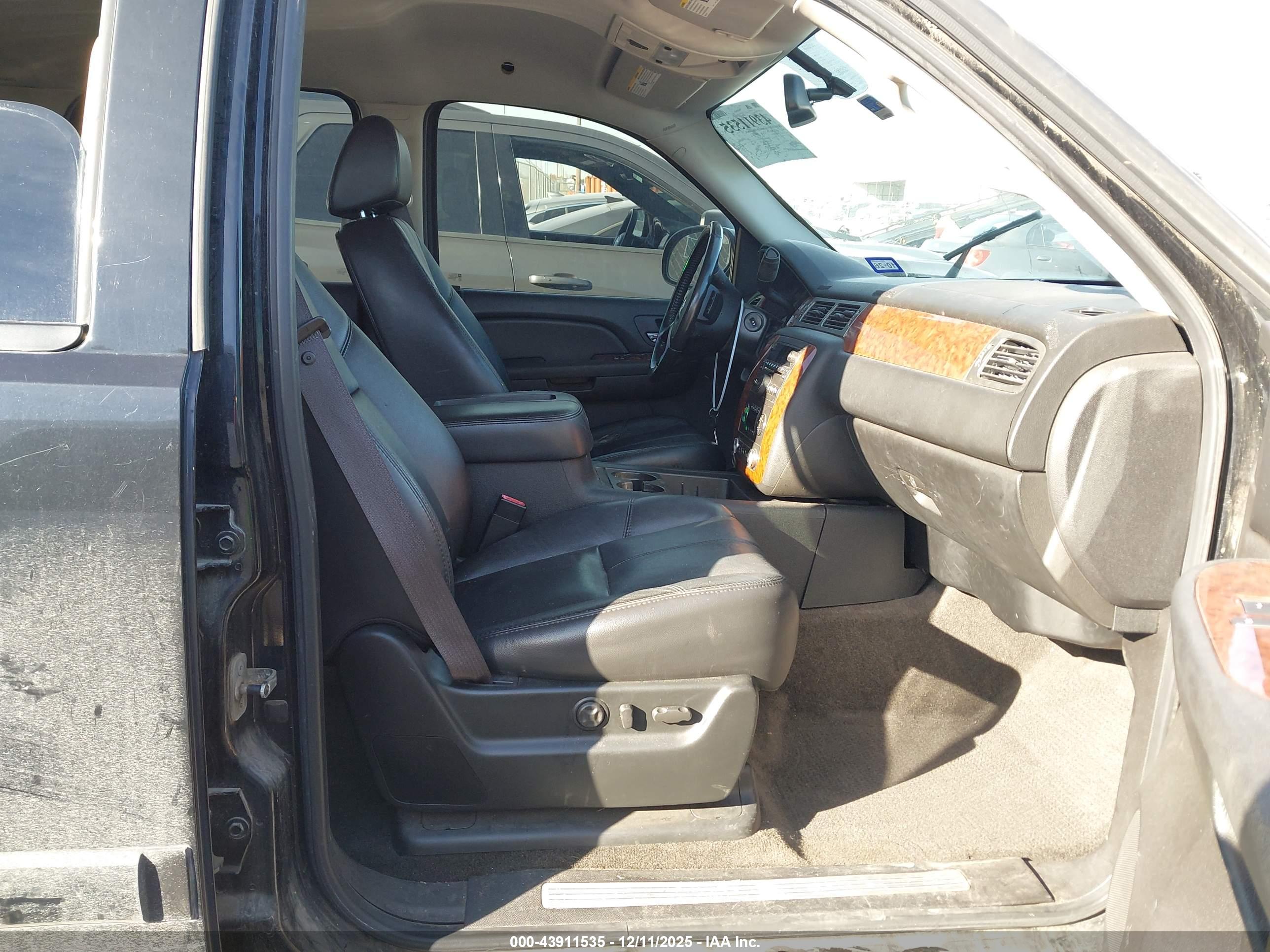 CHEVROLET TAHOE image 5