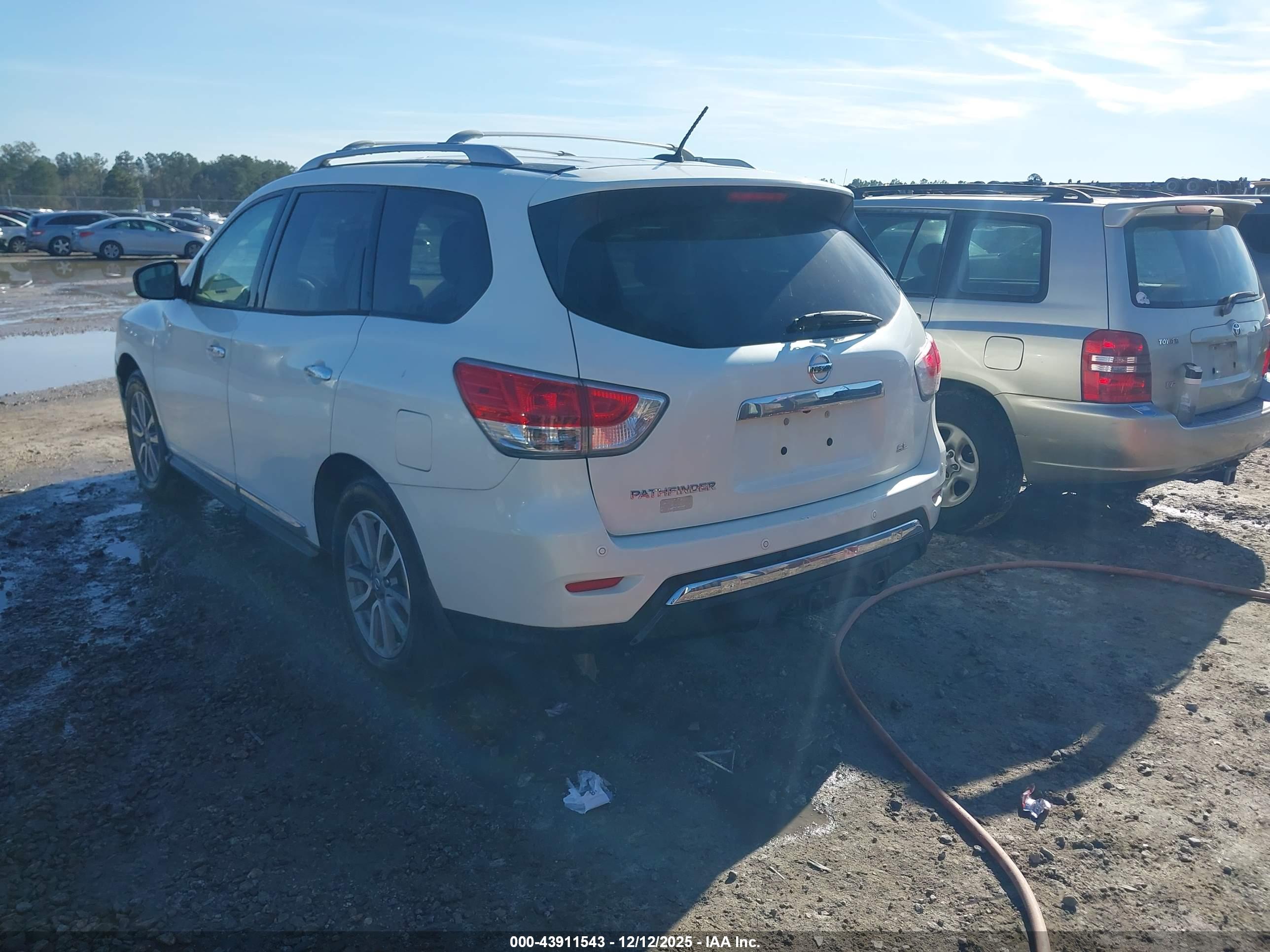 NISSAN PATHFINDER image 3