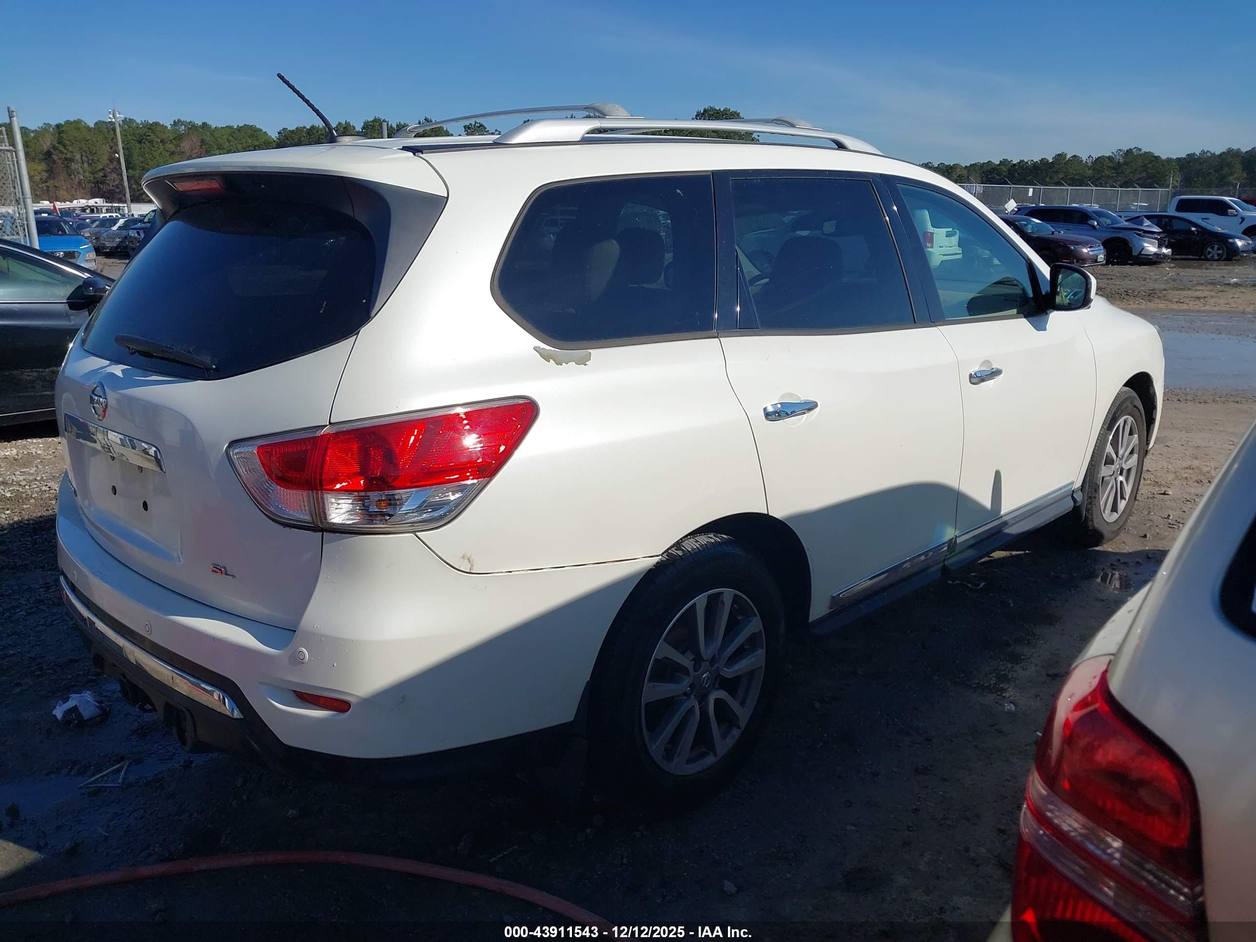 NISSAN PATHFINDER image 4