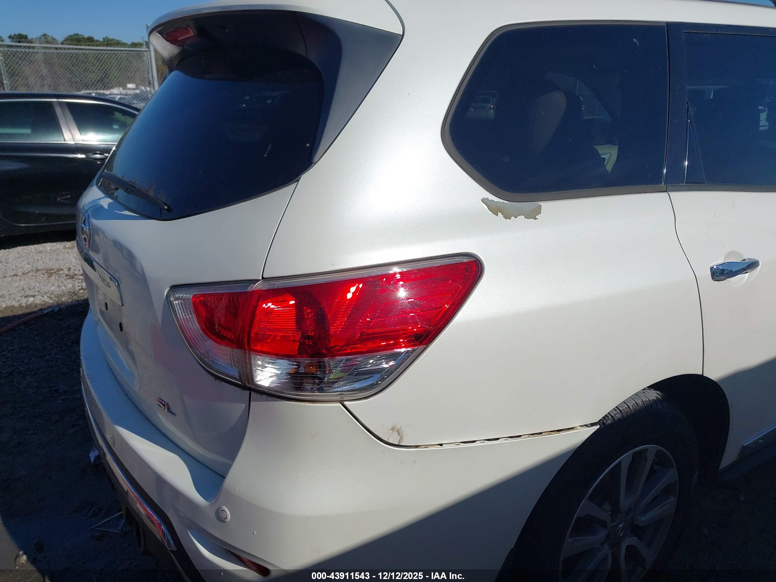 NISSAN PATHFINDER image 6
