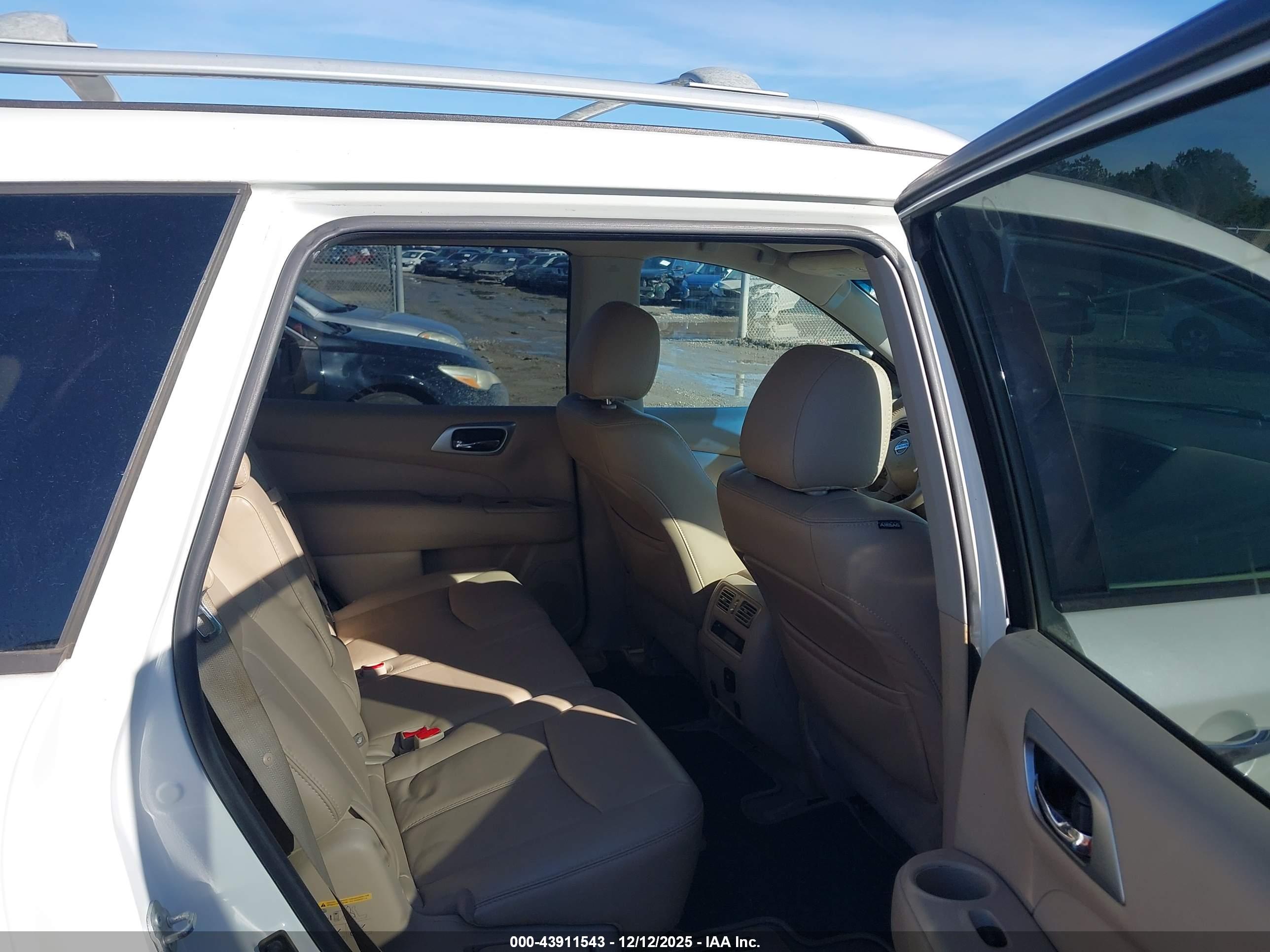 NISSAN PATHFINDER image 8