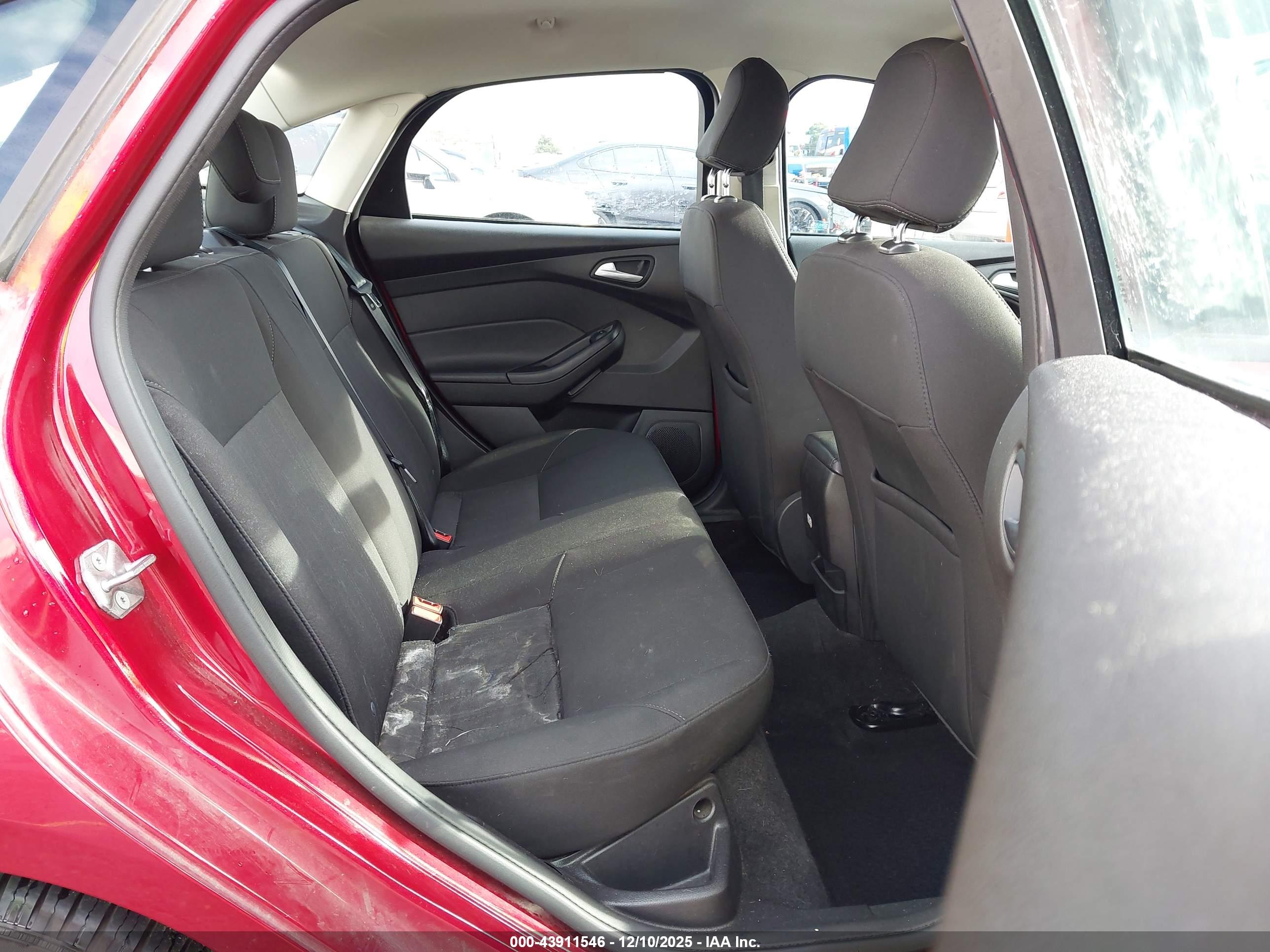 FORD FOCUS image 8