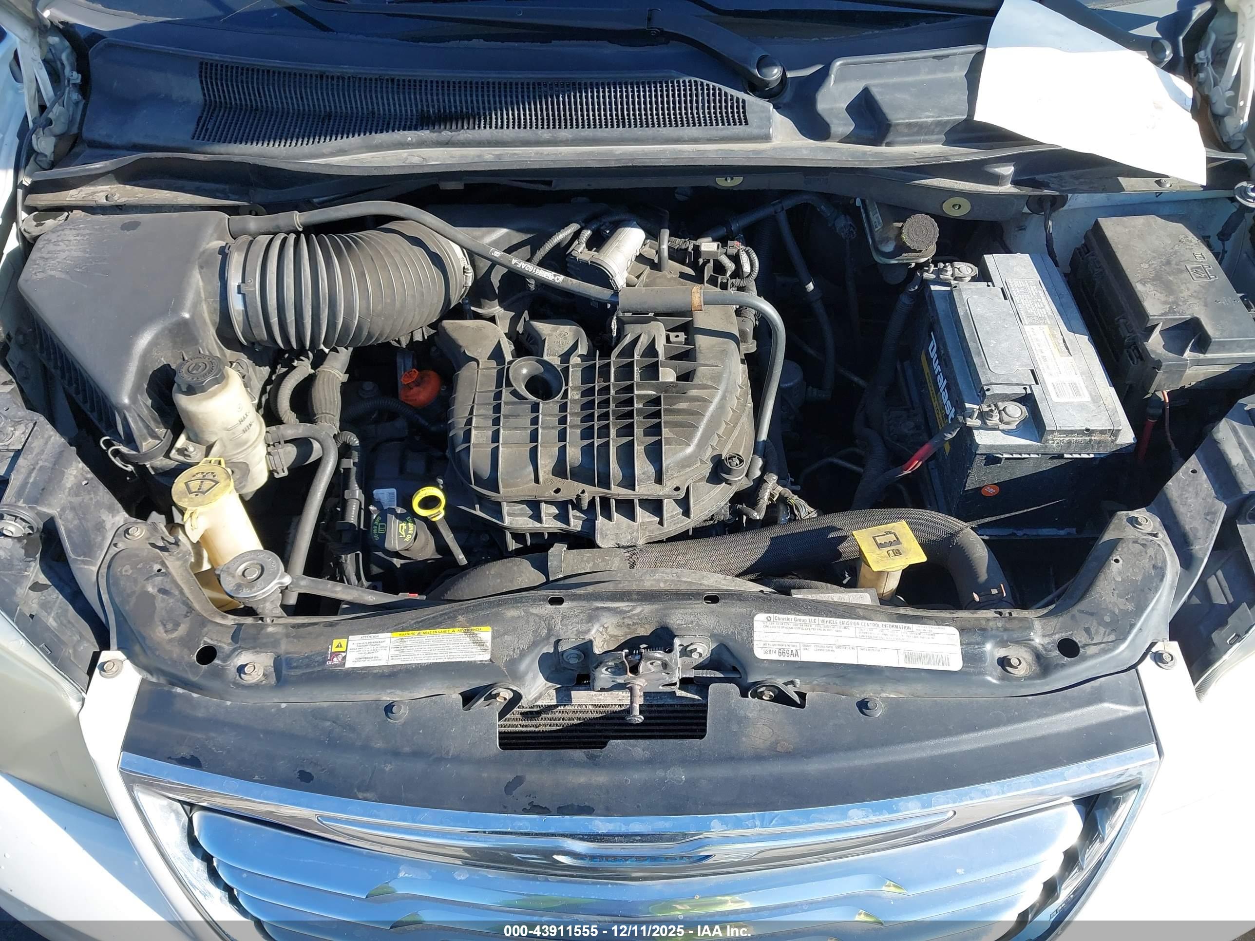 CHRYSLER TOWN image 10