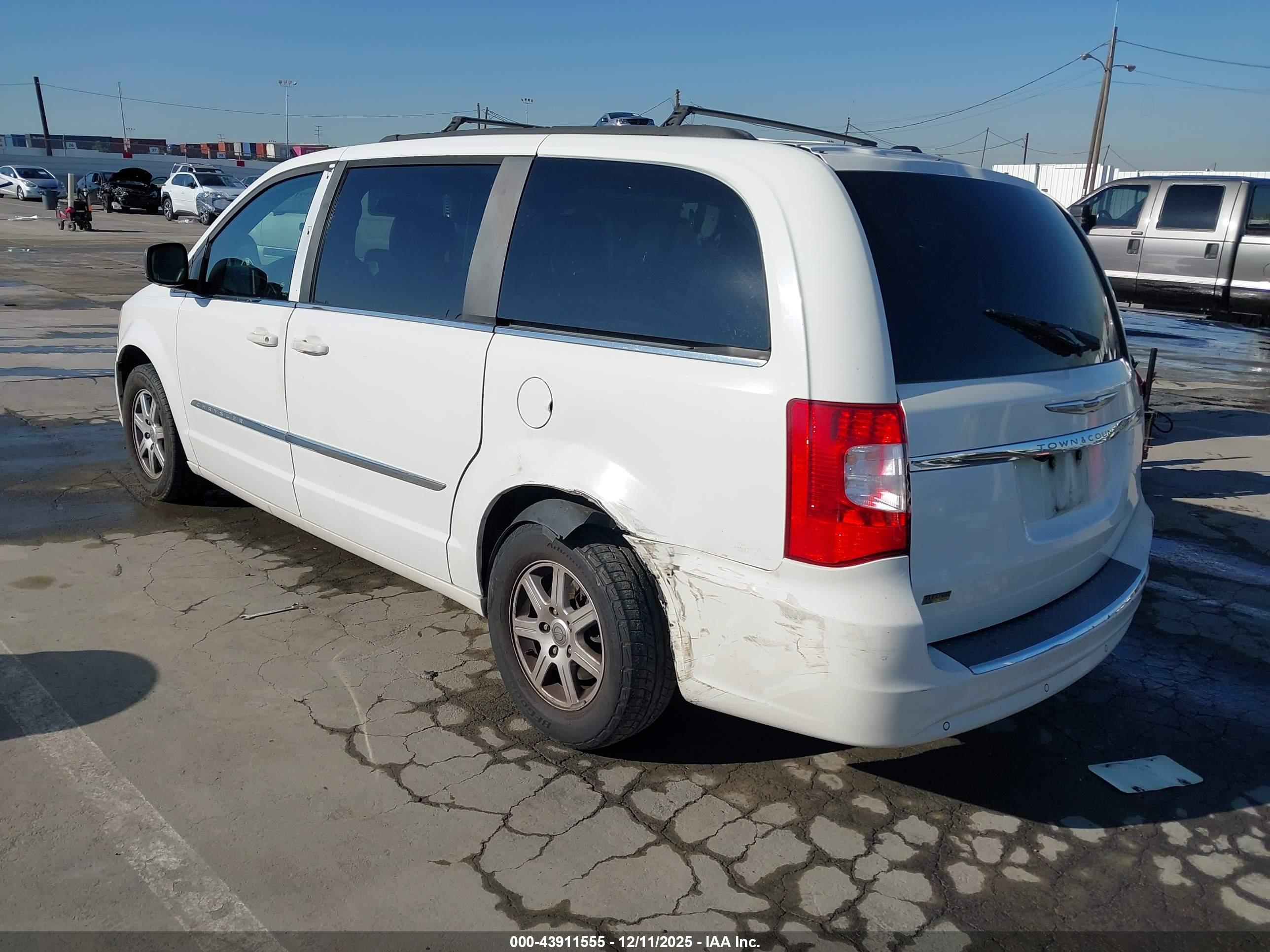CHRYSLER TOWN image 3