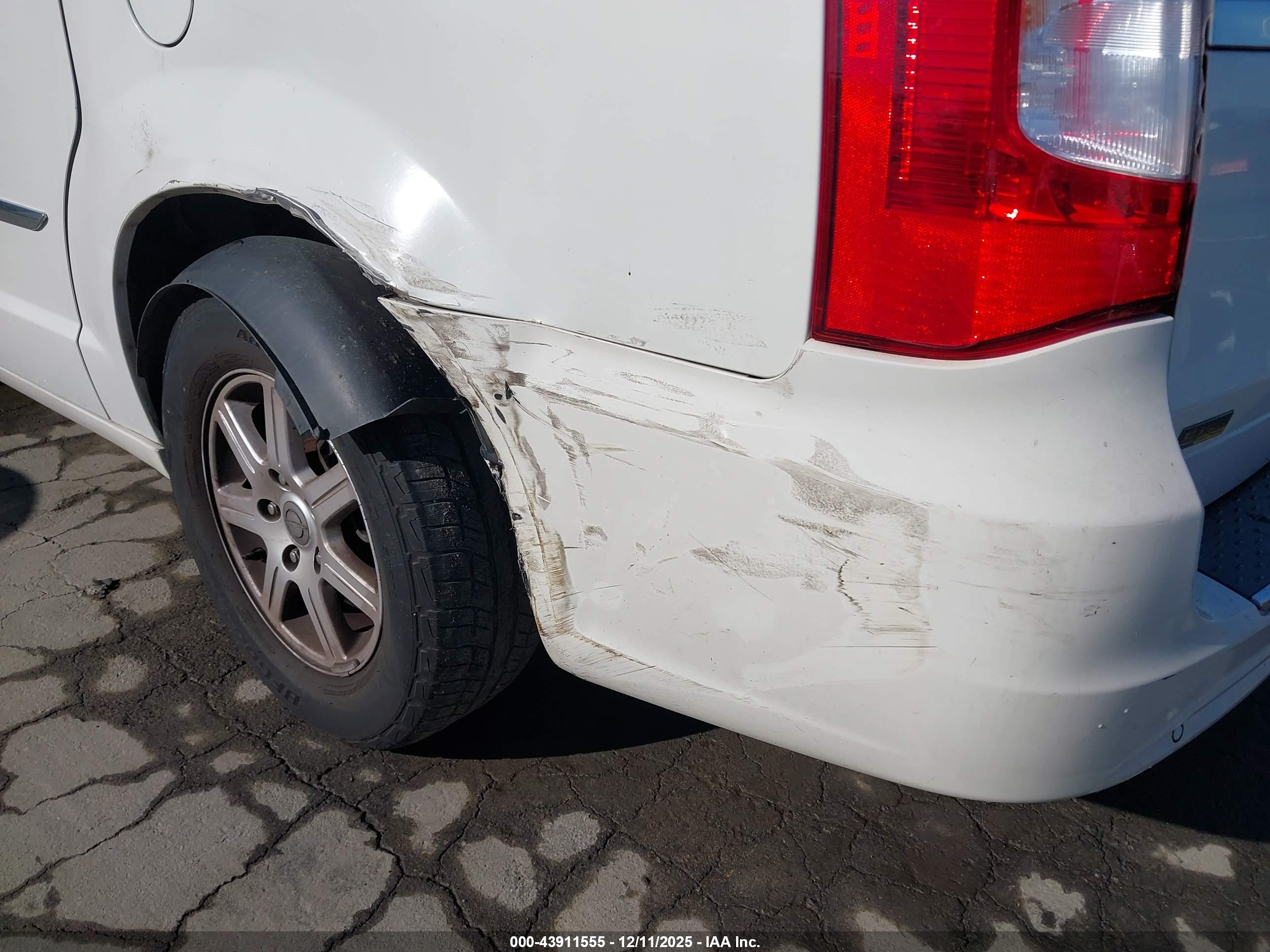 CHRYSLER TOWN image 6