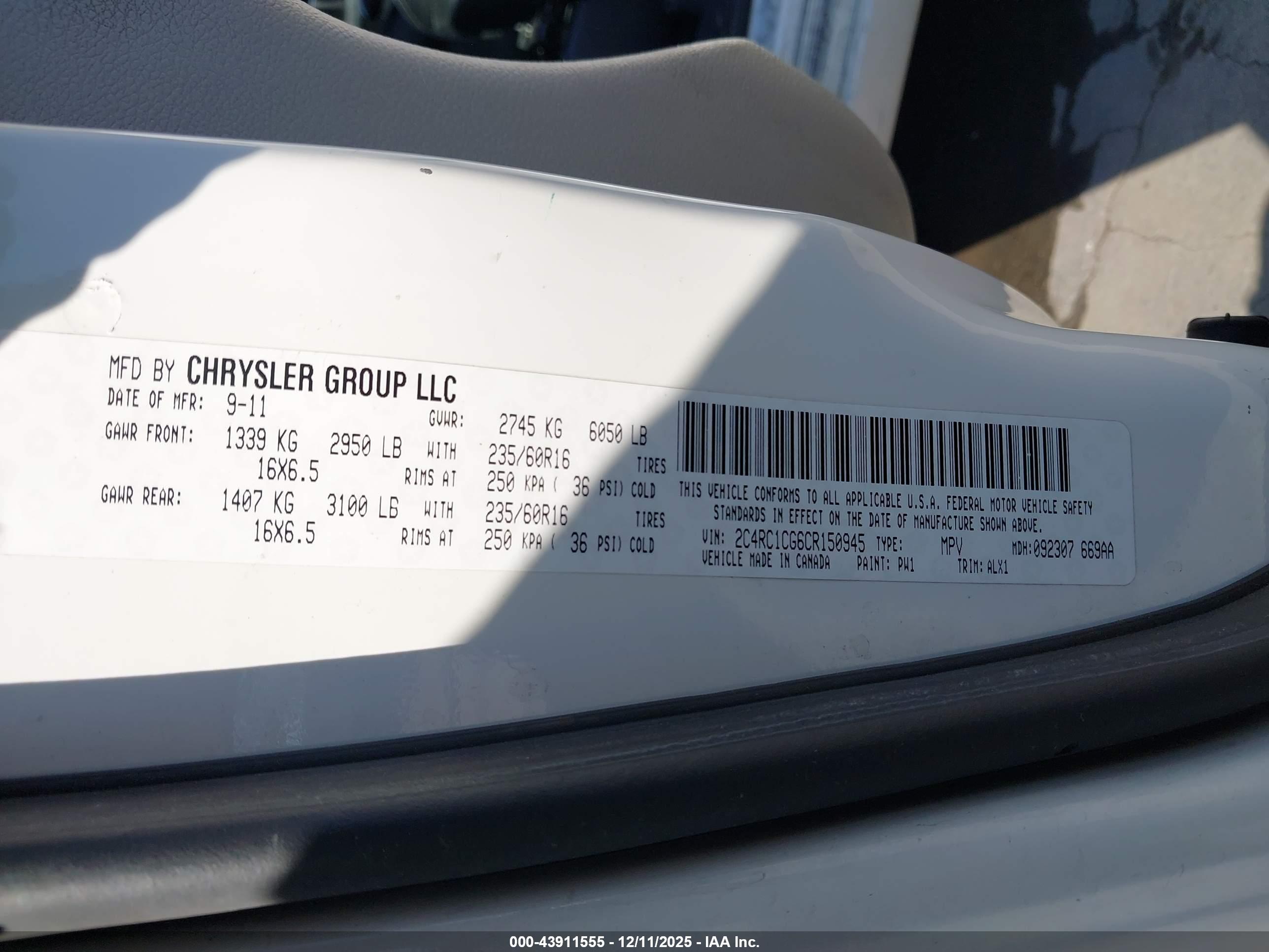 CHRYSLER TOWN image 9