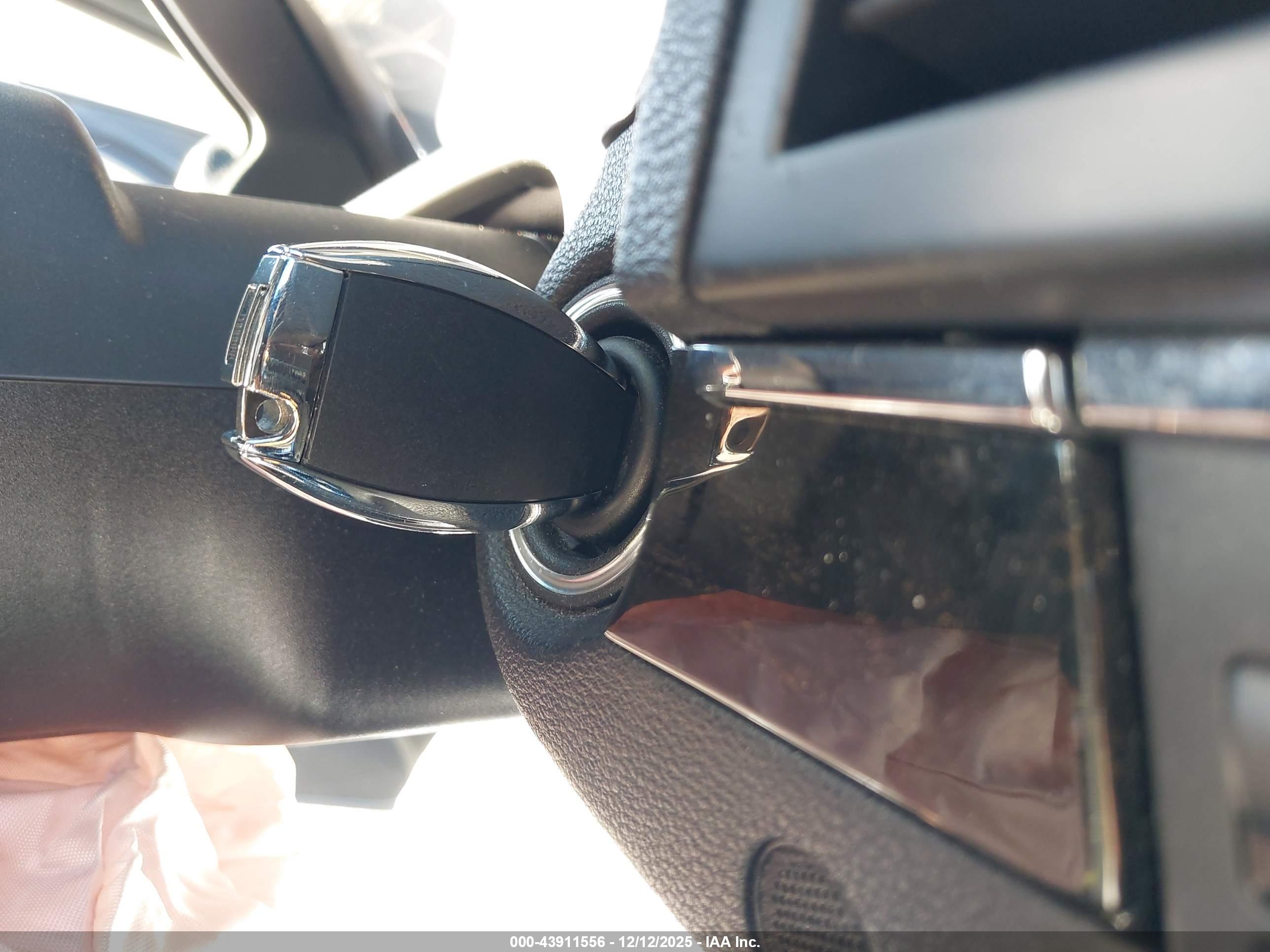 MERCEDES-BENZ E image 11