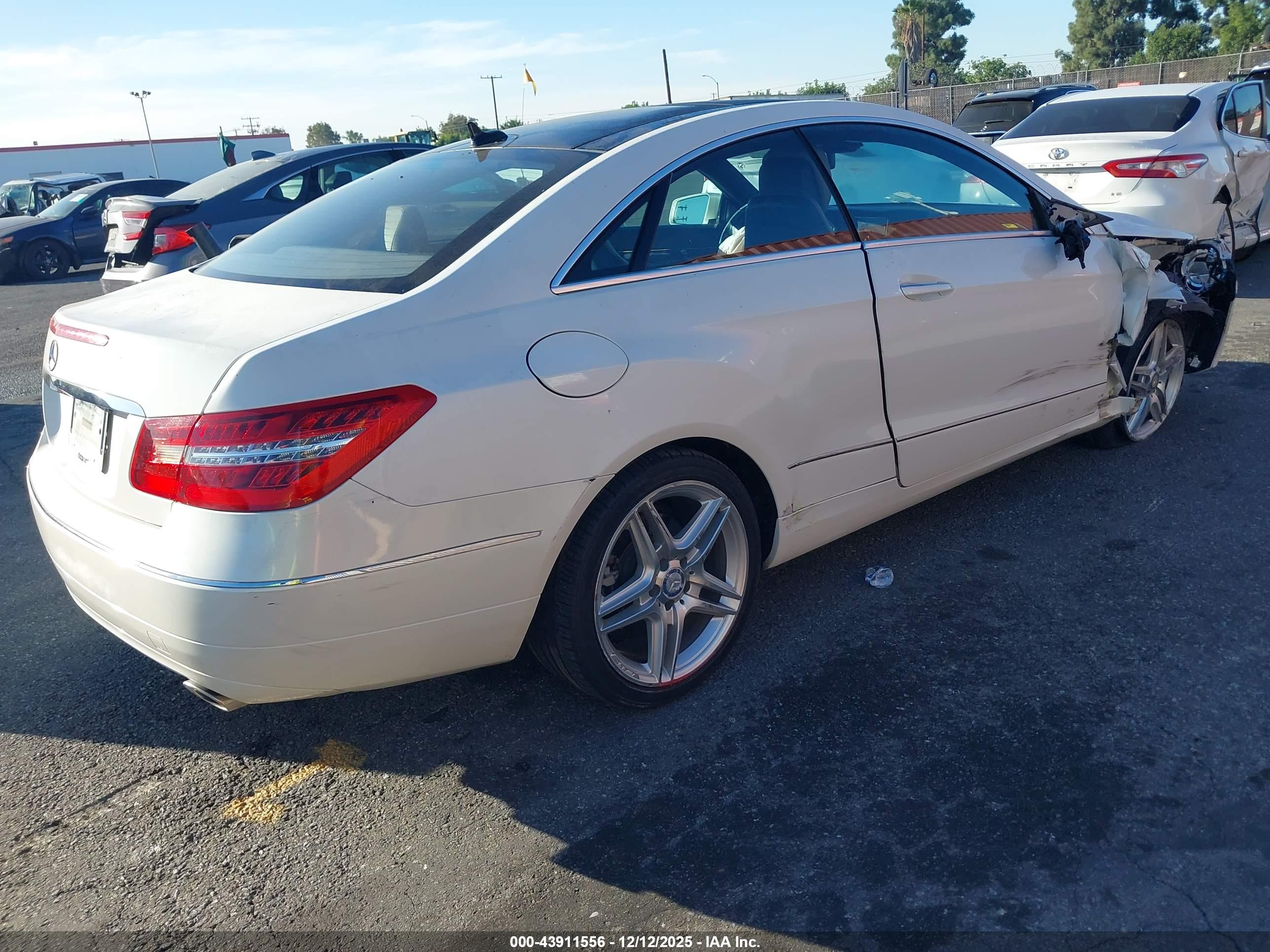 MERCEDES-BENZ E image 4