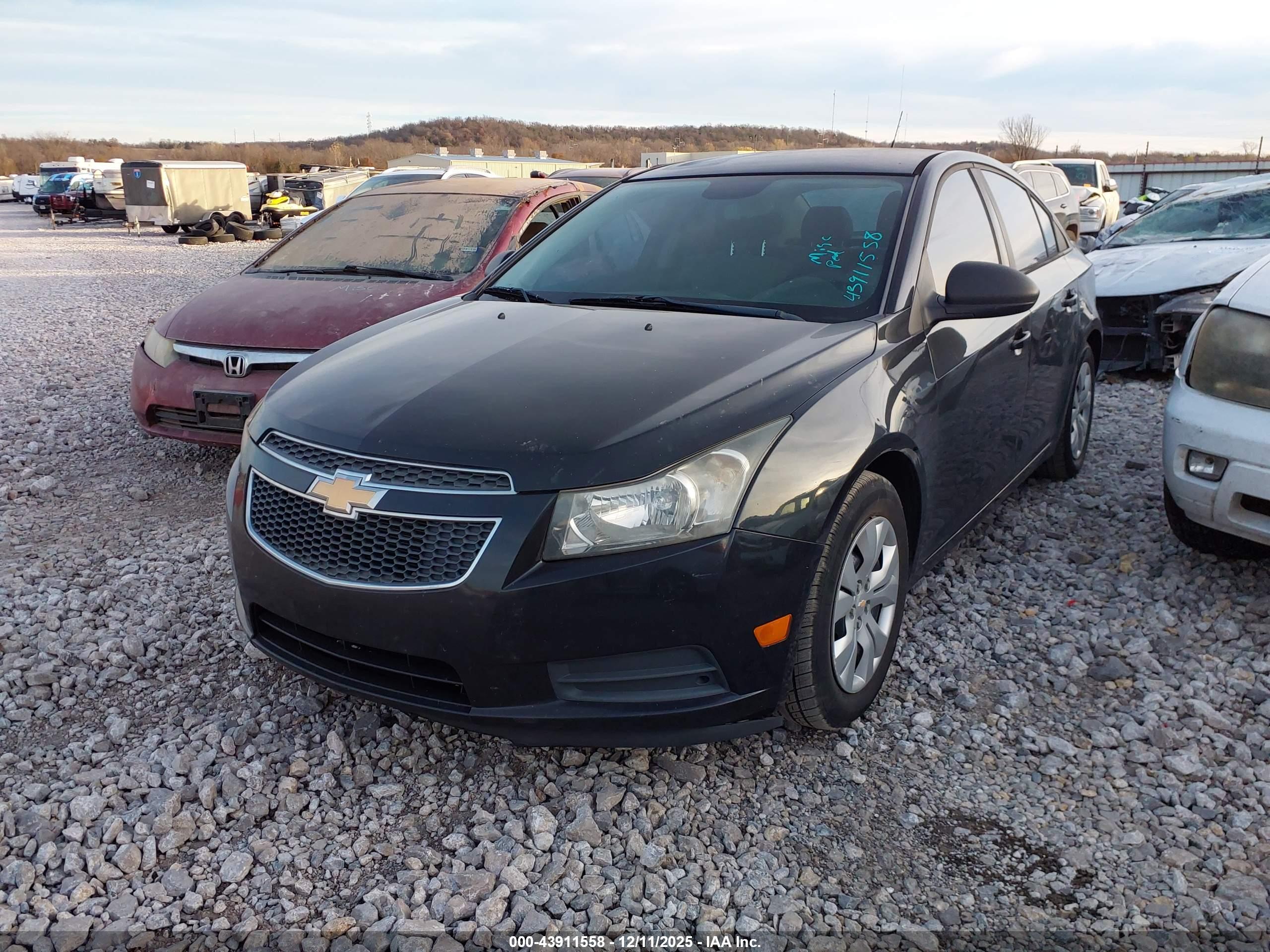 CHEVROLET CRUZE image 2