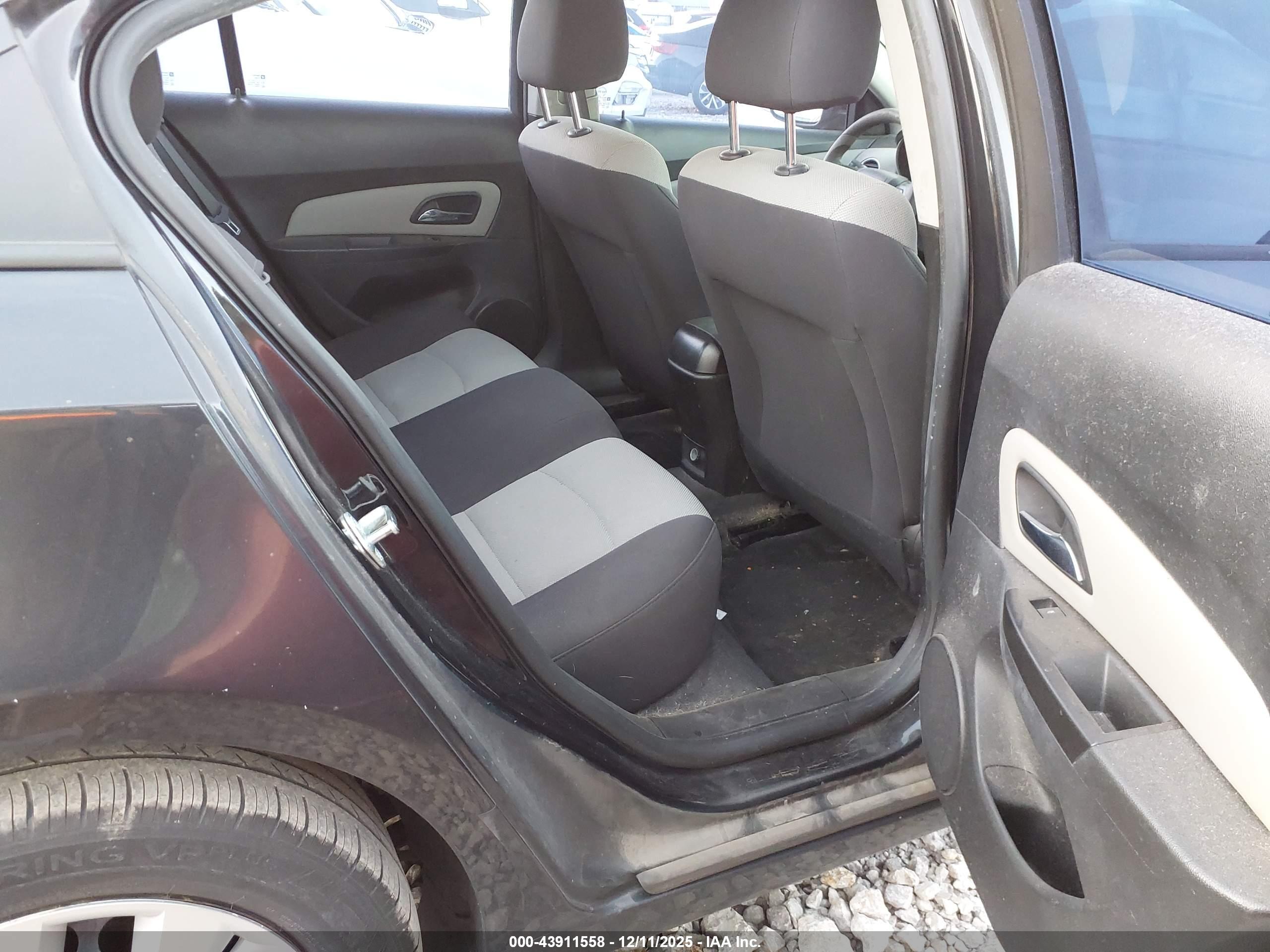CHEVROLET CRUZE image 8