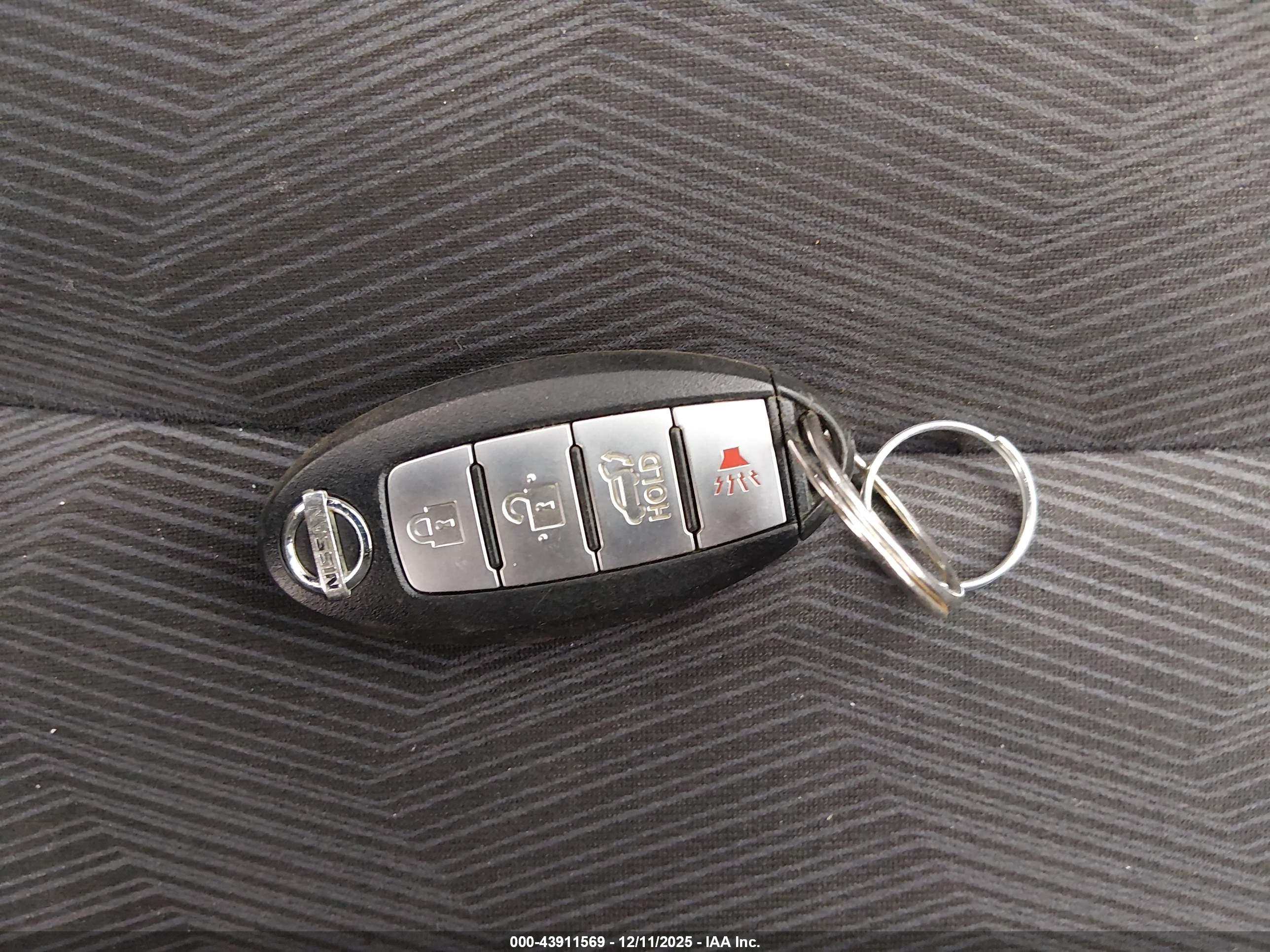 NISSAN ROGUE image 11