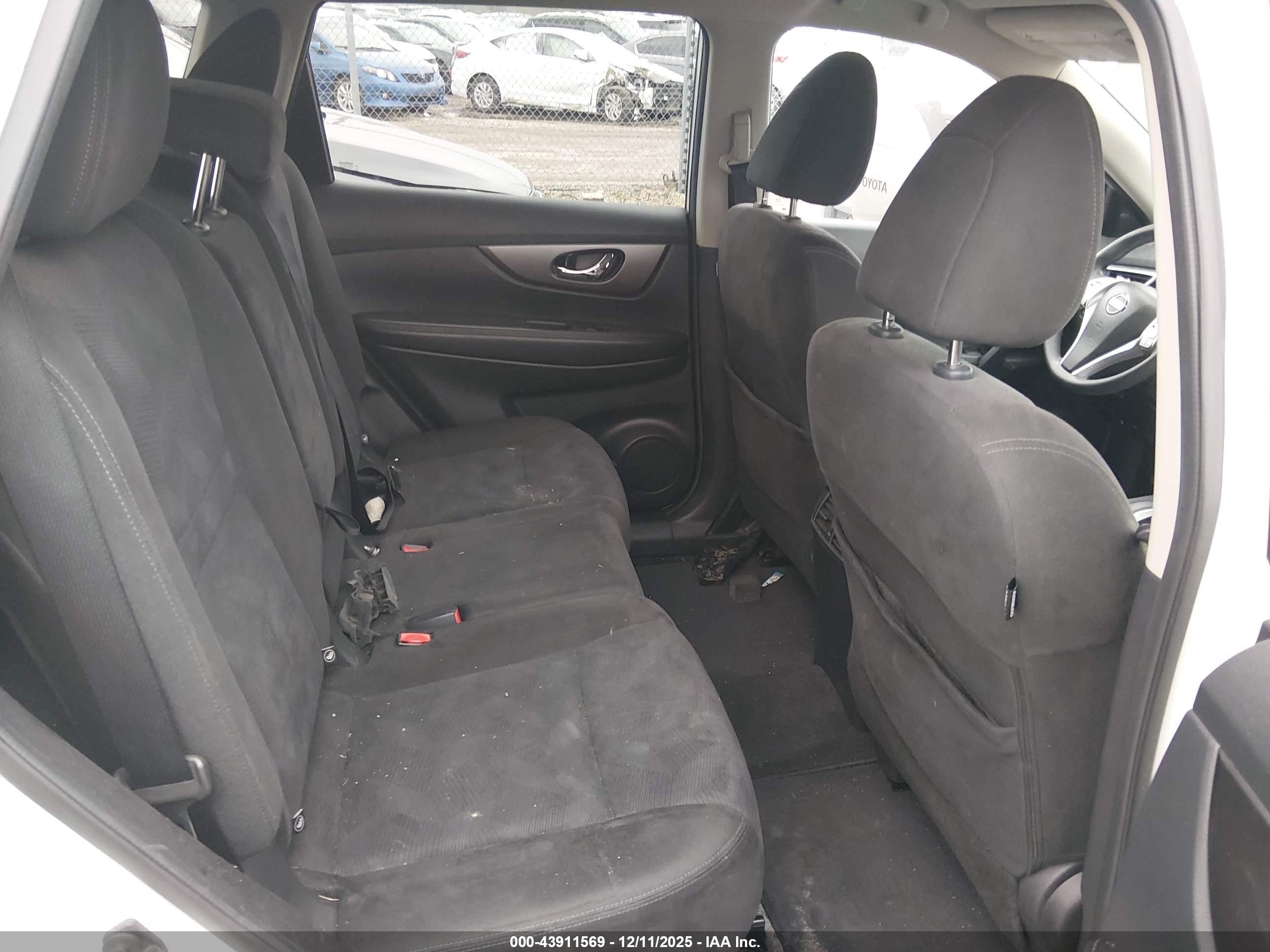 NISSAN ROGUE image 8
