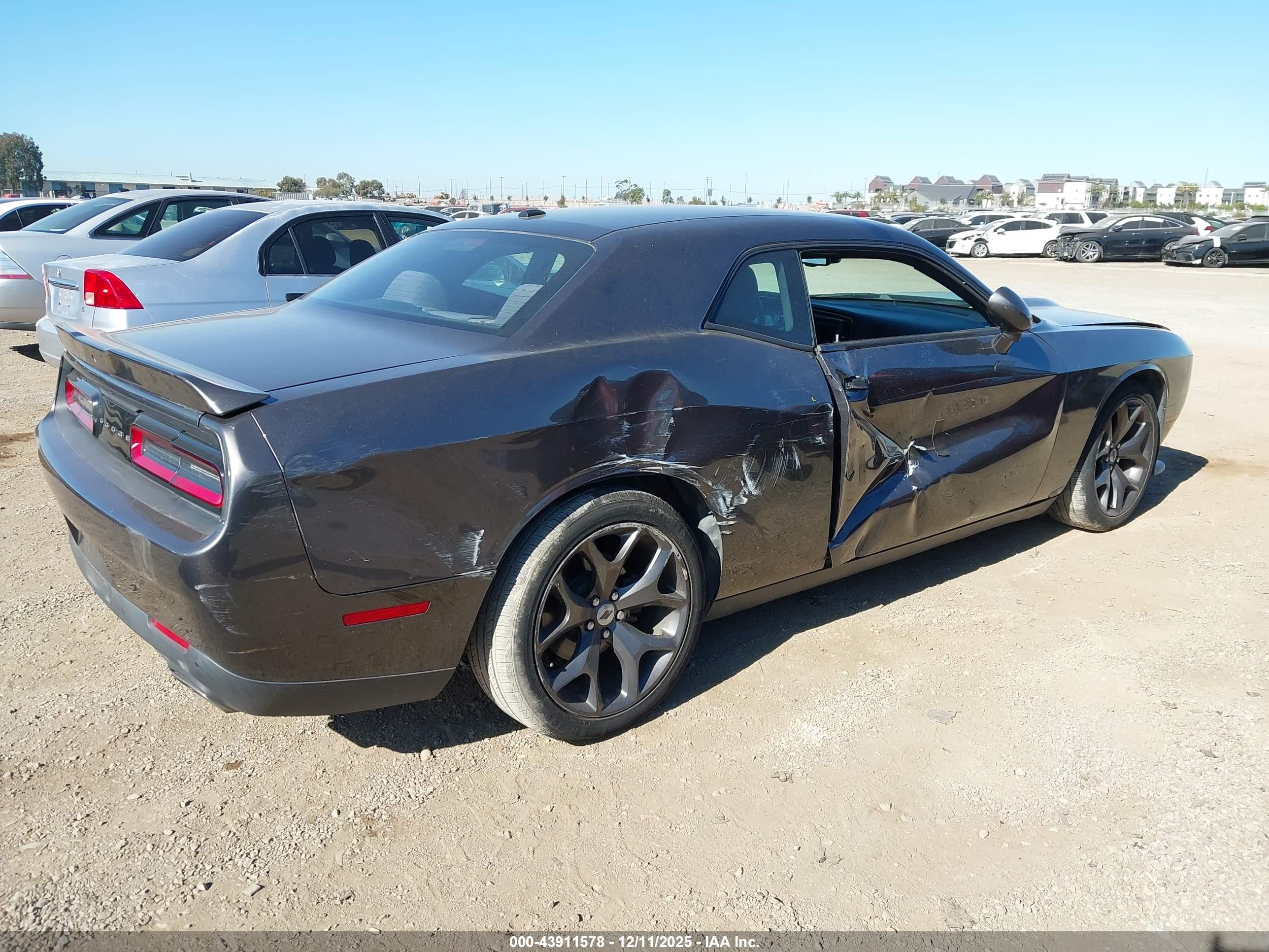 DODGE CHALLENGER image 4