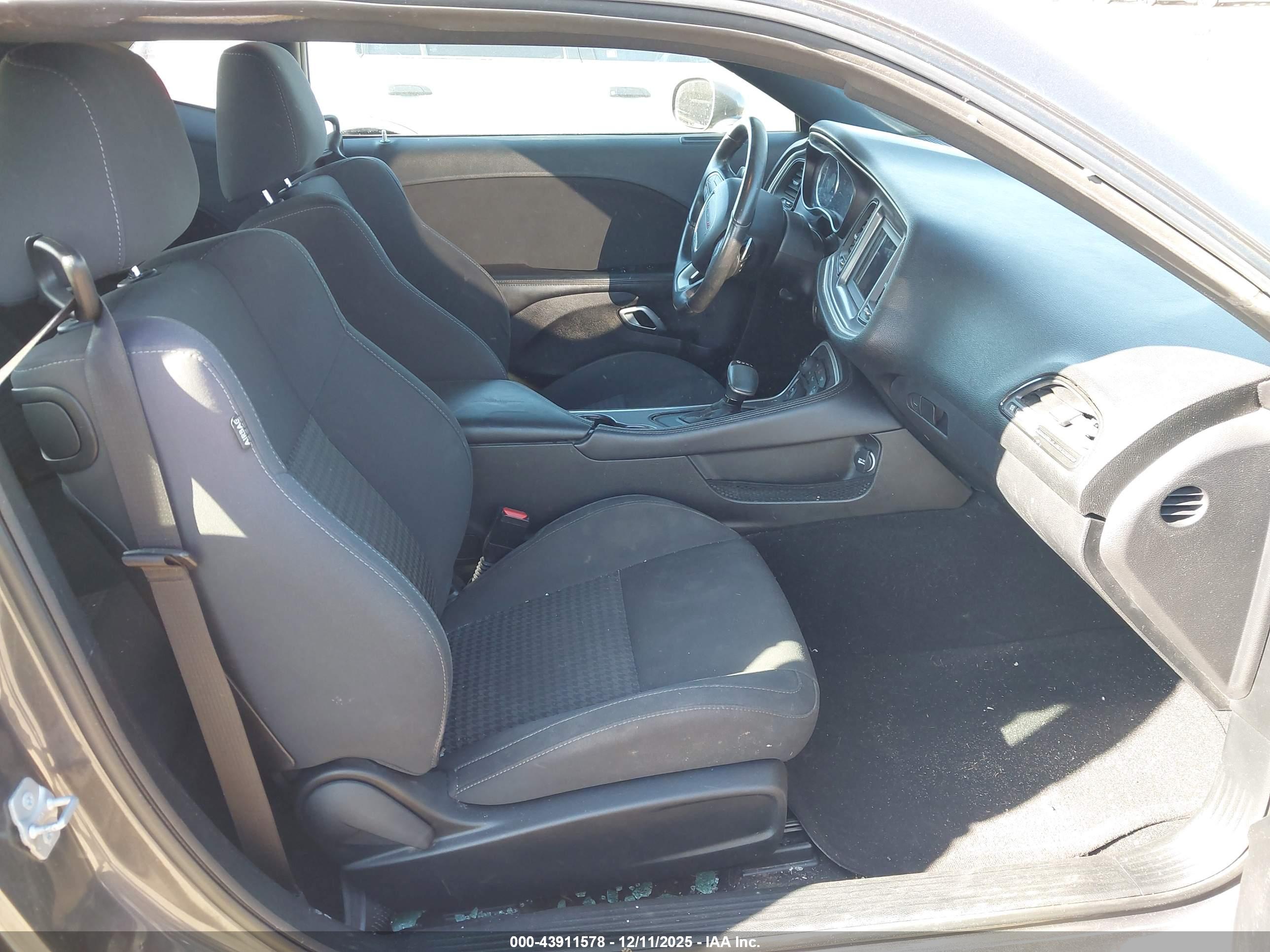 DODGE CHALLENGER image 5