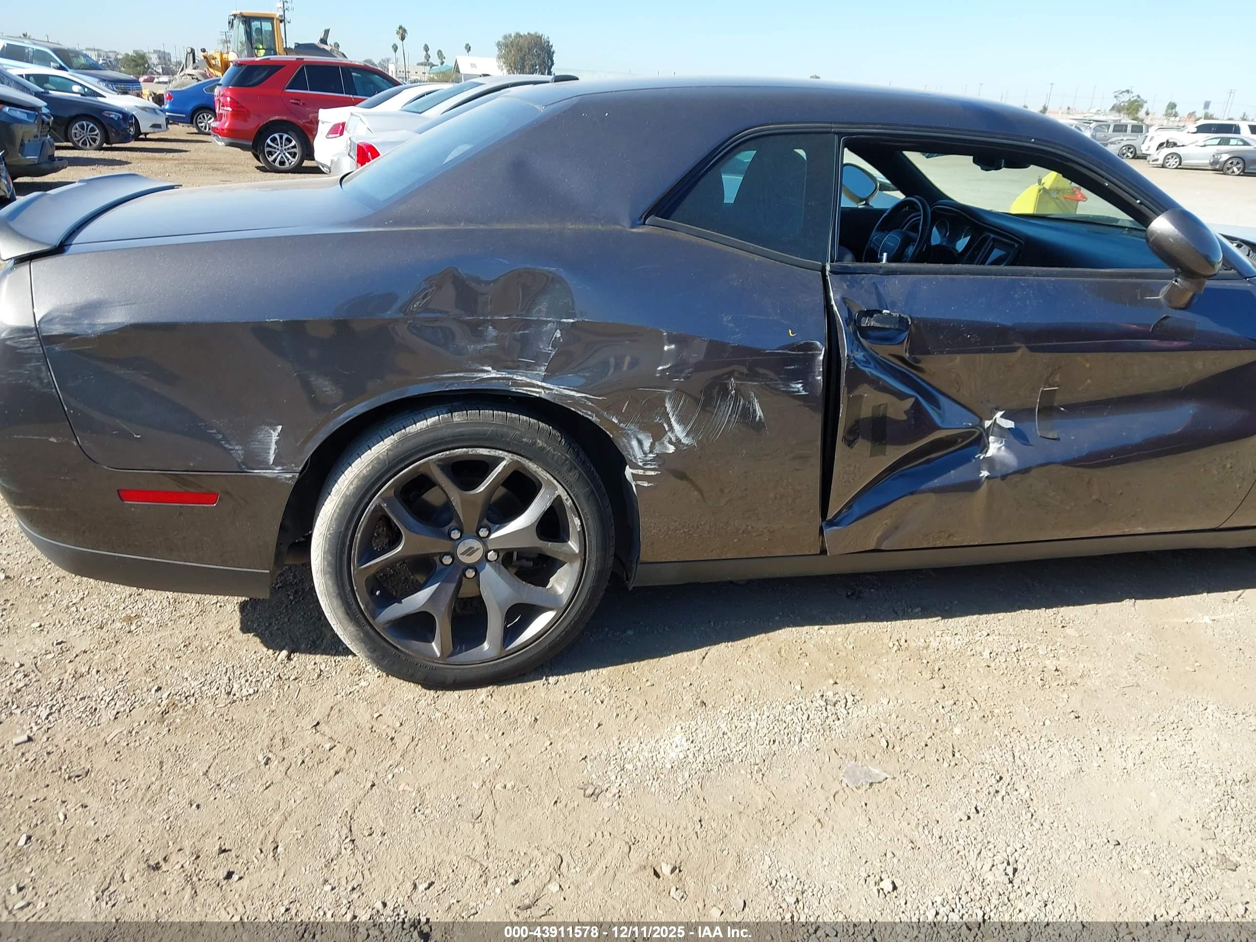 DODGE CHALLENGER image 6