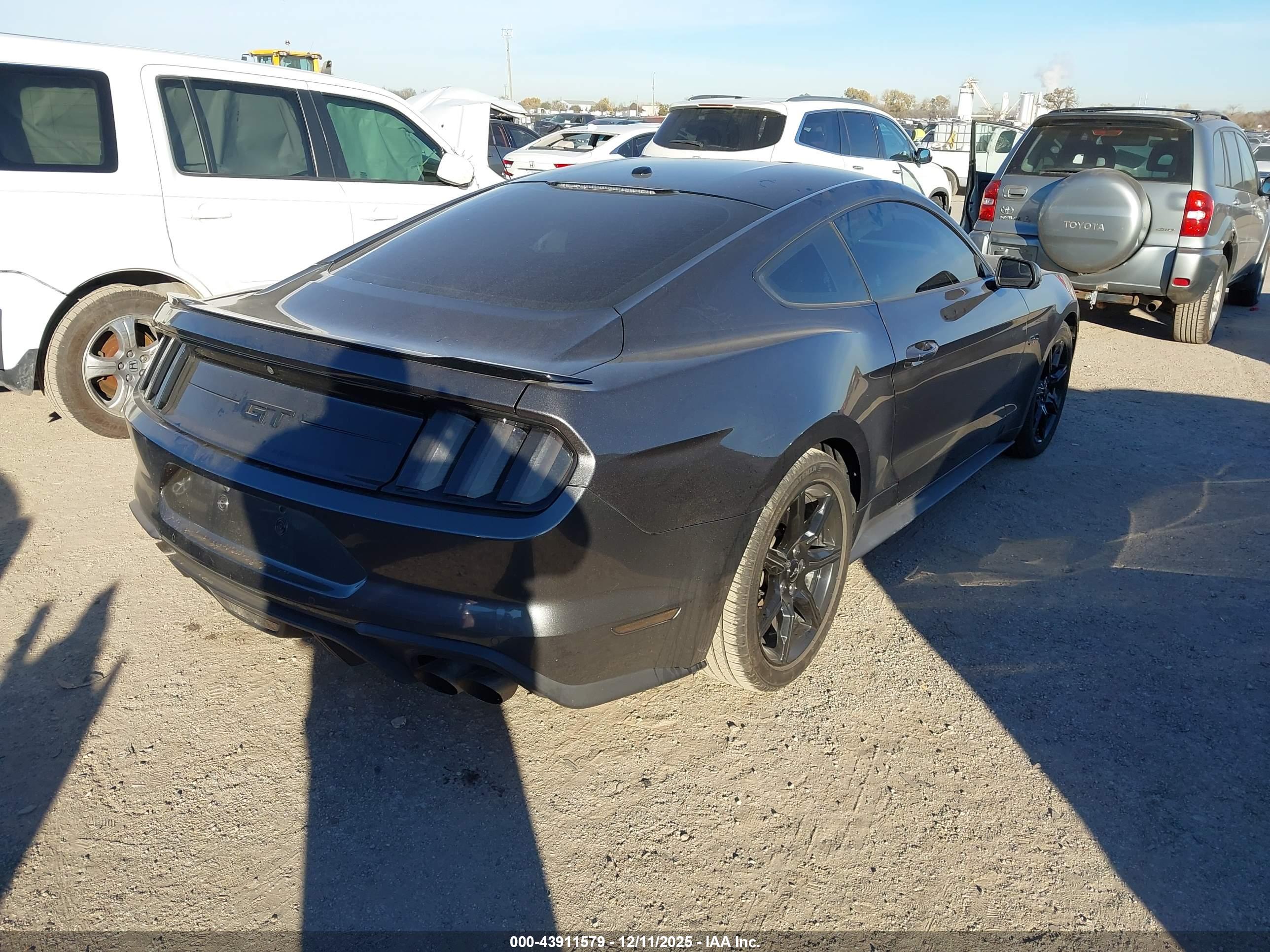 FORD MUSTANG image 4