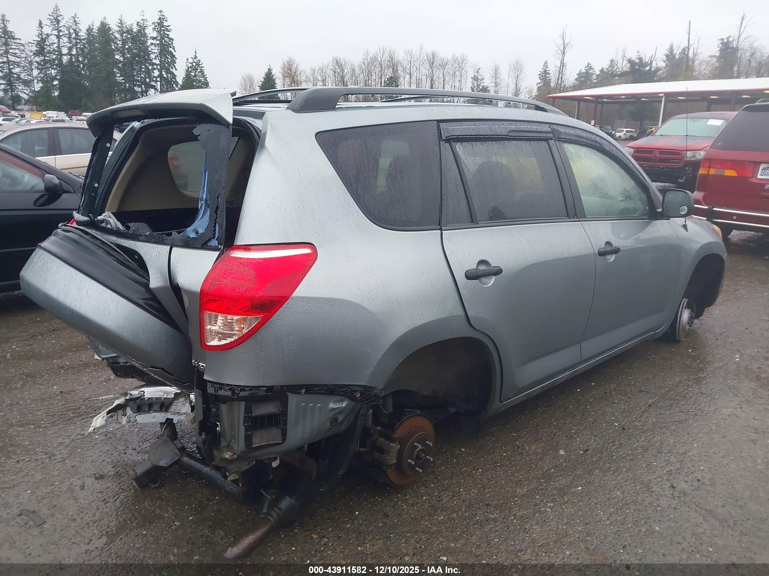 TOYOTA RAV4 image 4