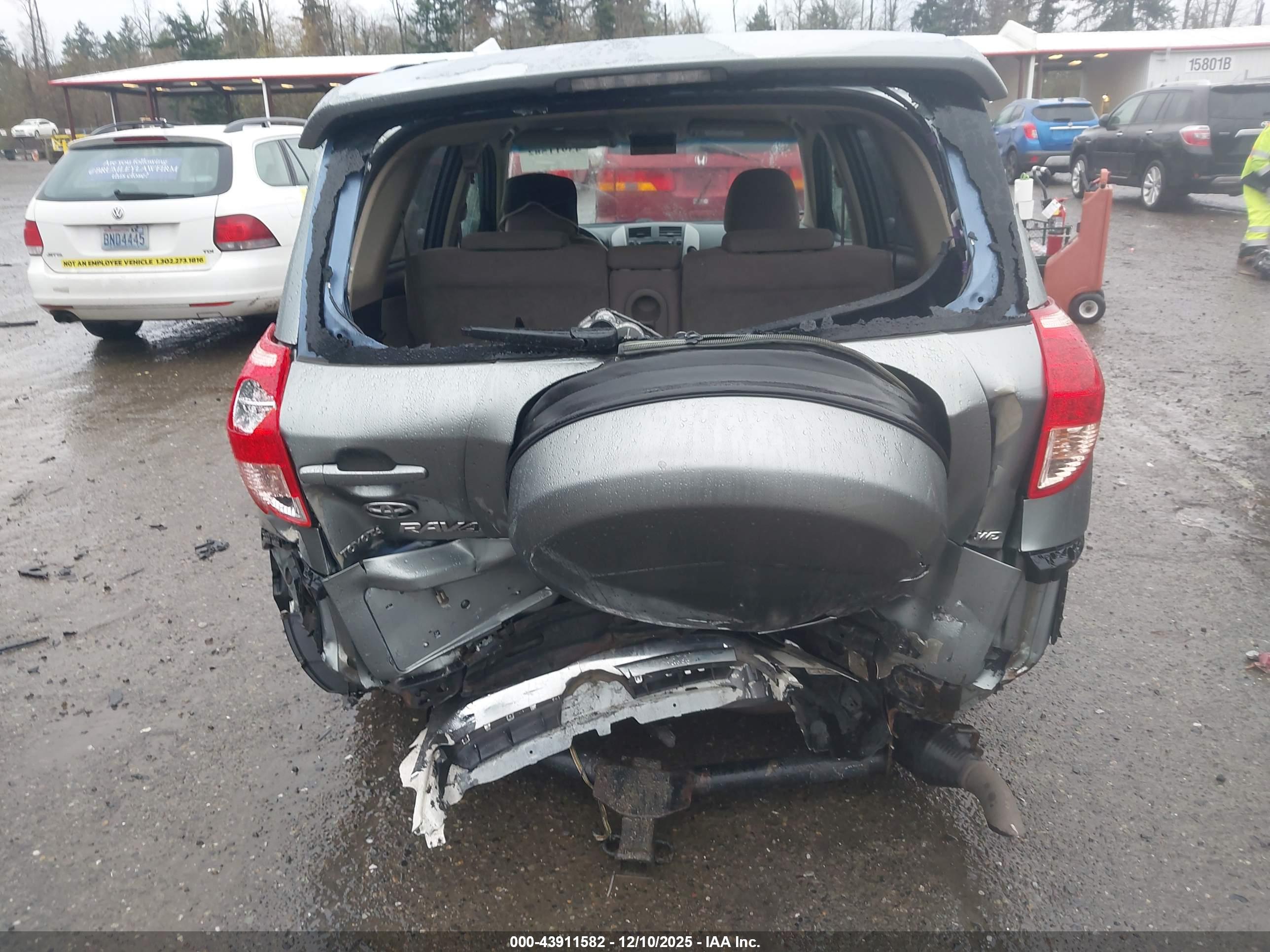 TOYOTA RAV4 image 6
