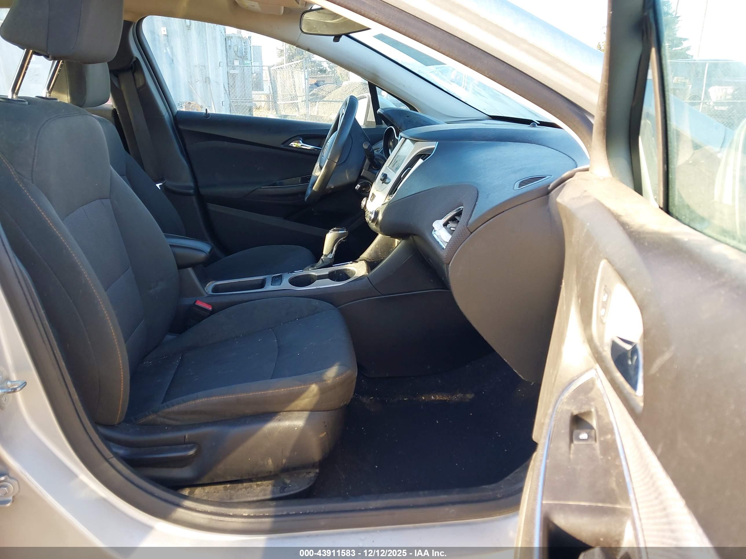 CHEVROLET CRUZE image 5