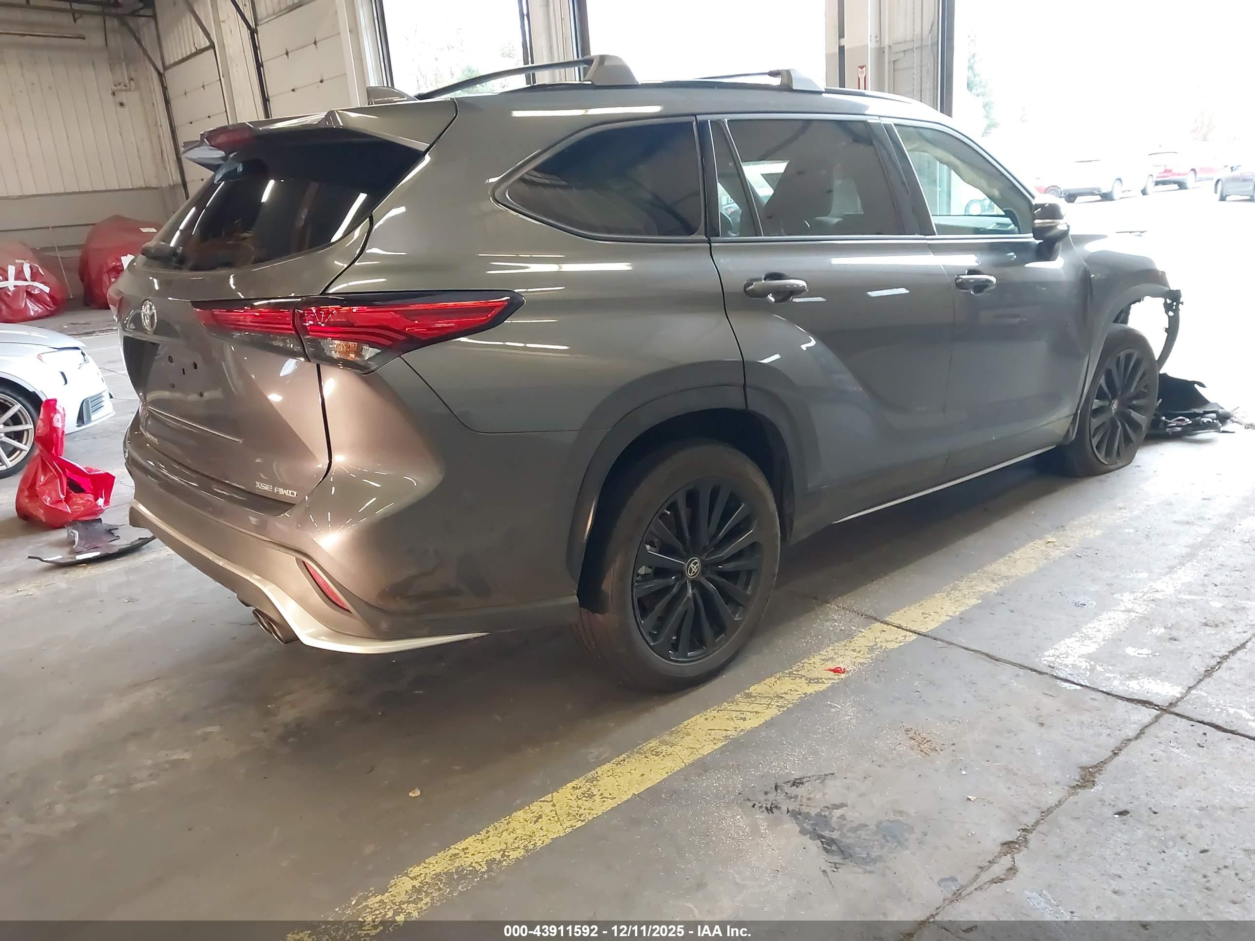TOYOTA HIGHLANDER image 4