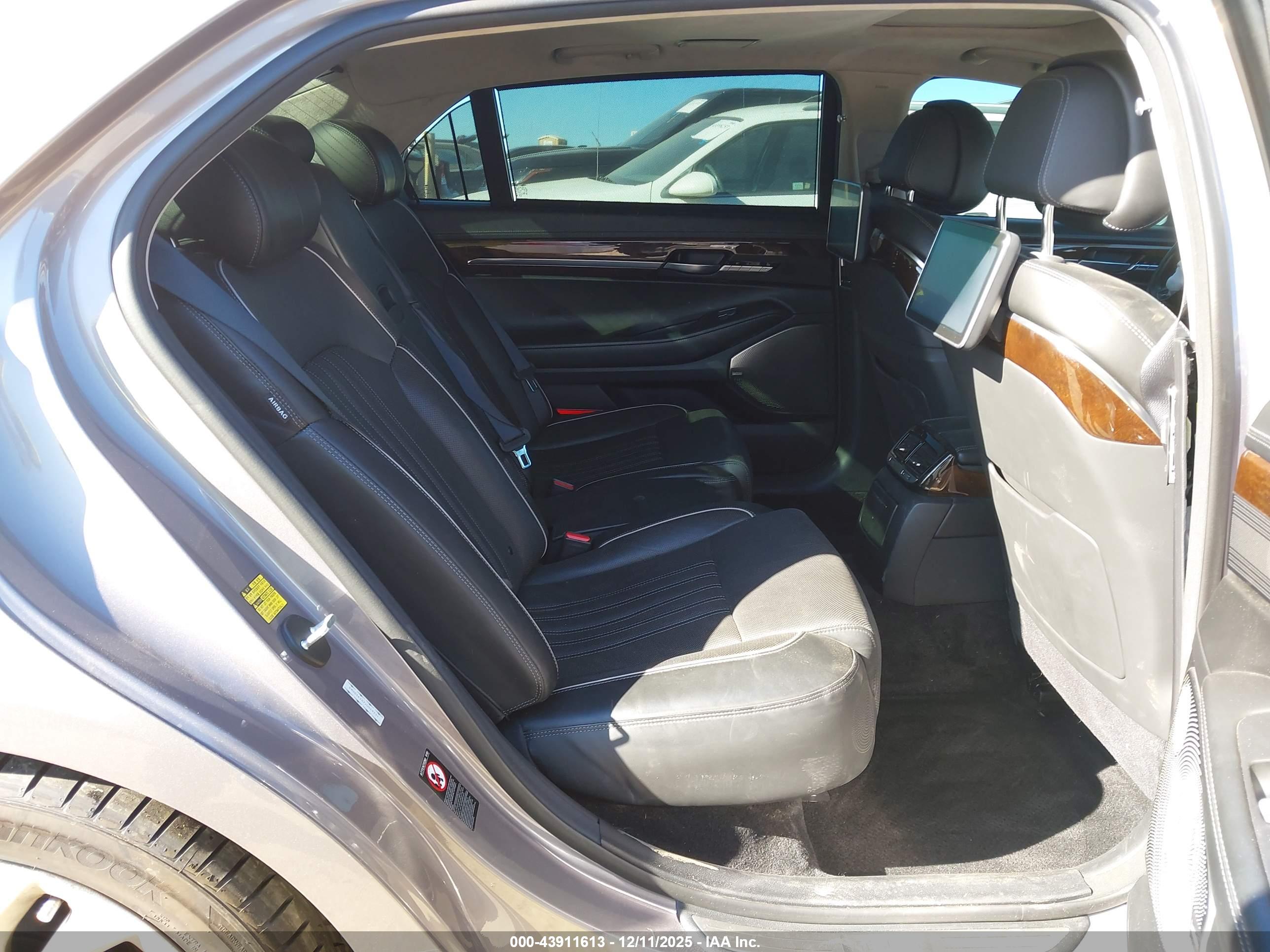 GENESIS G90 image 8