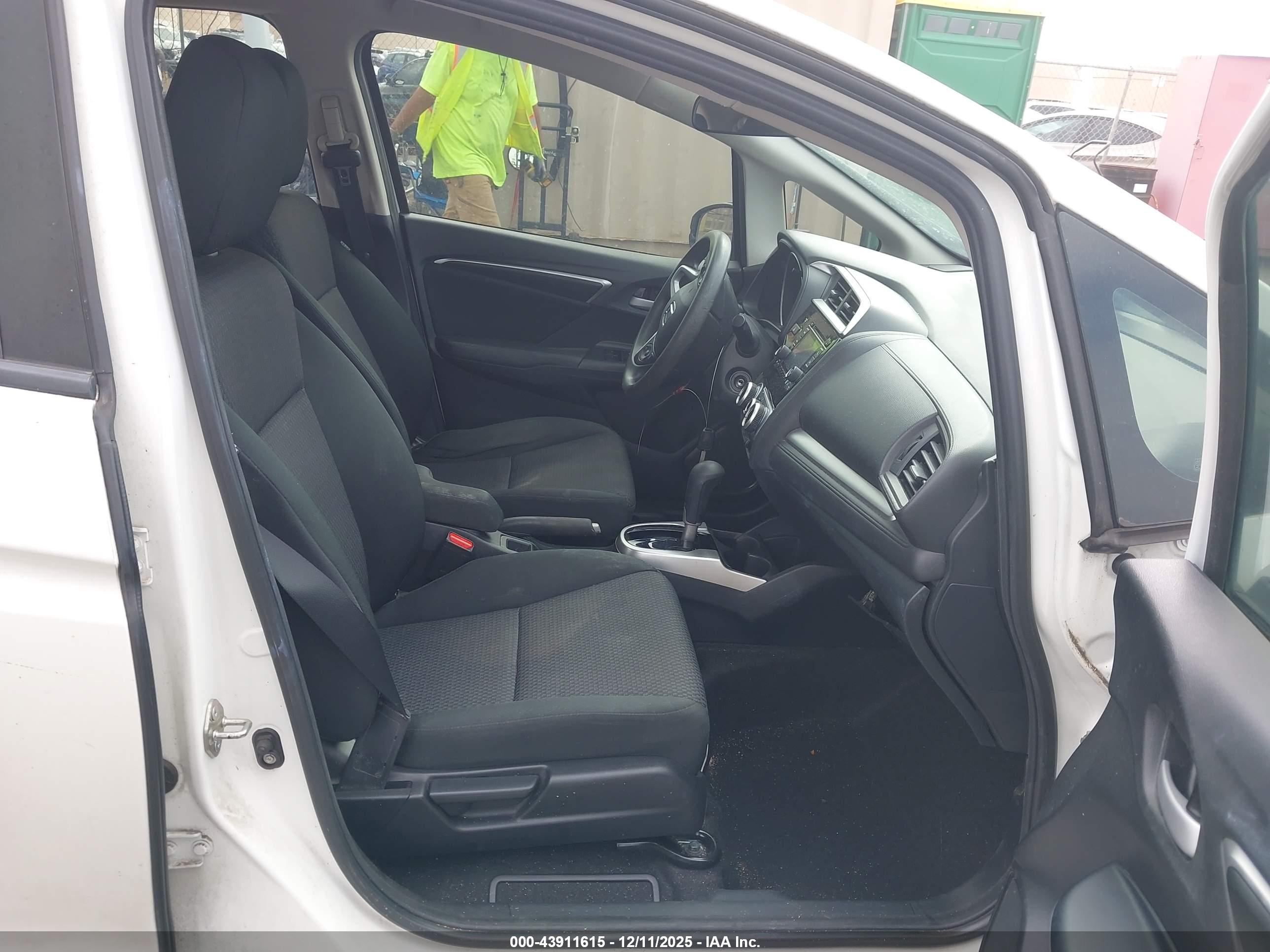 HONDA FIT image 5