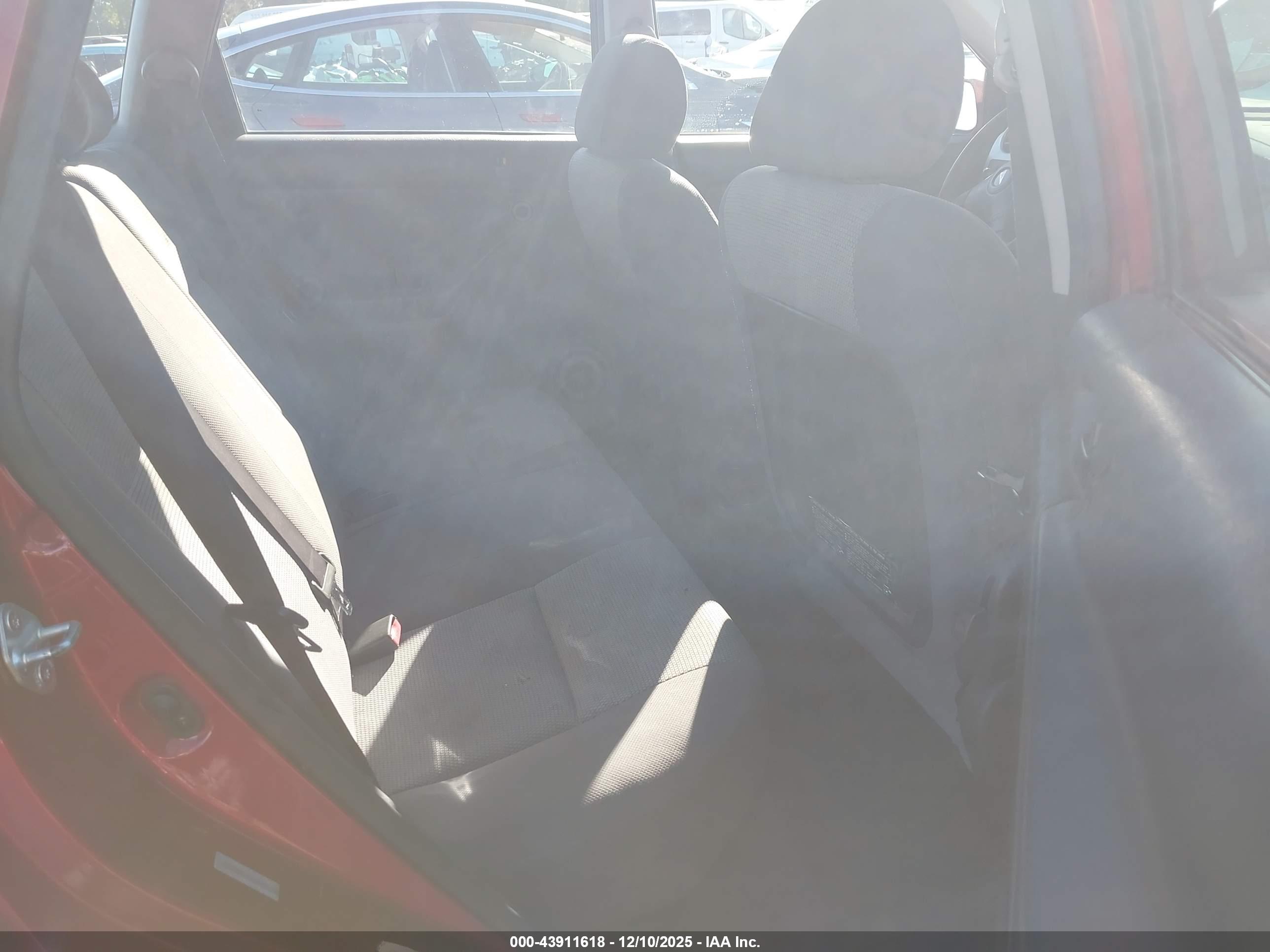 PONTIAC VIBE image 8
