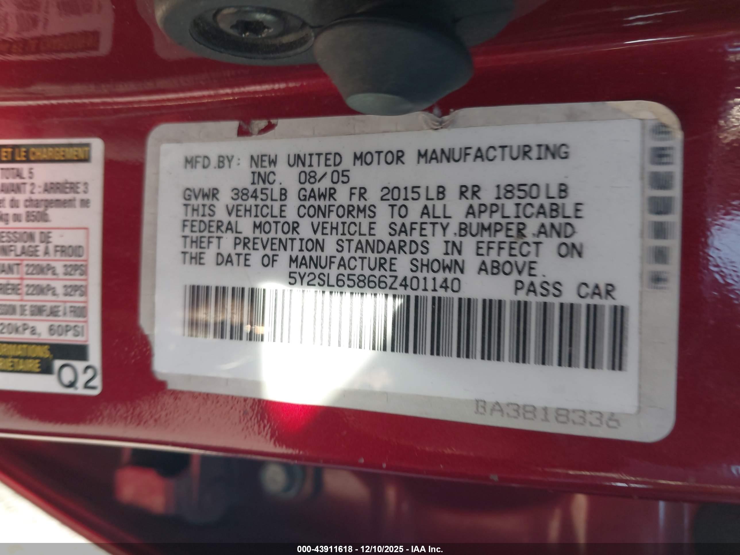 PONTIAC VIBE image 9