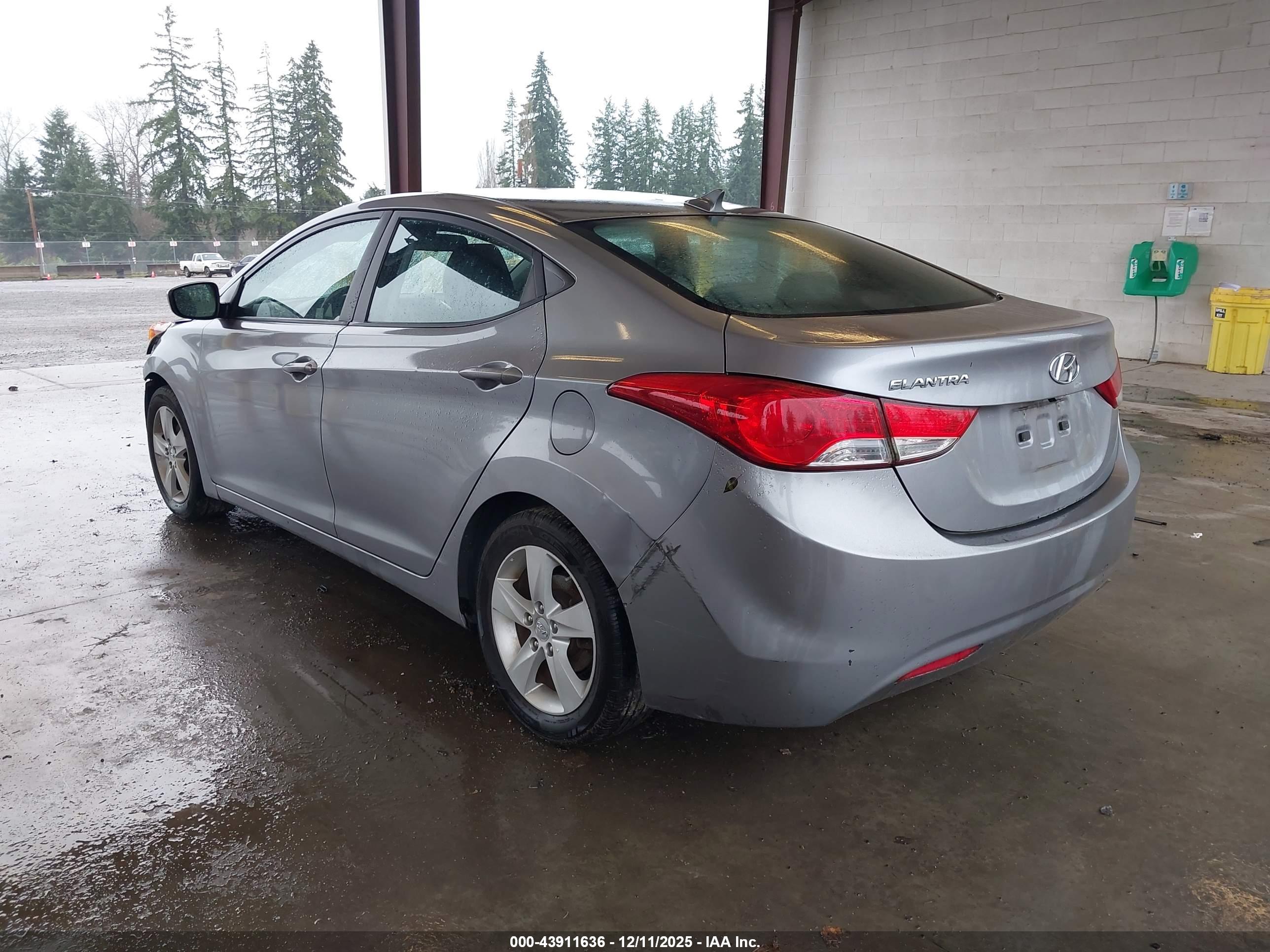 HYUNDAI ELANTRA image 3