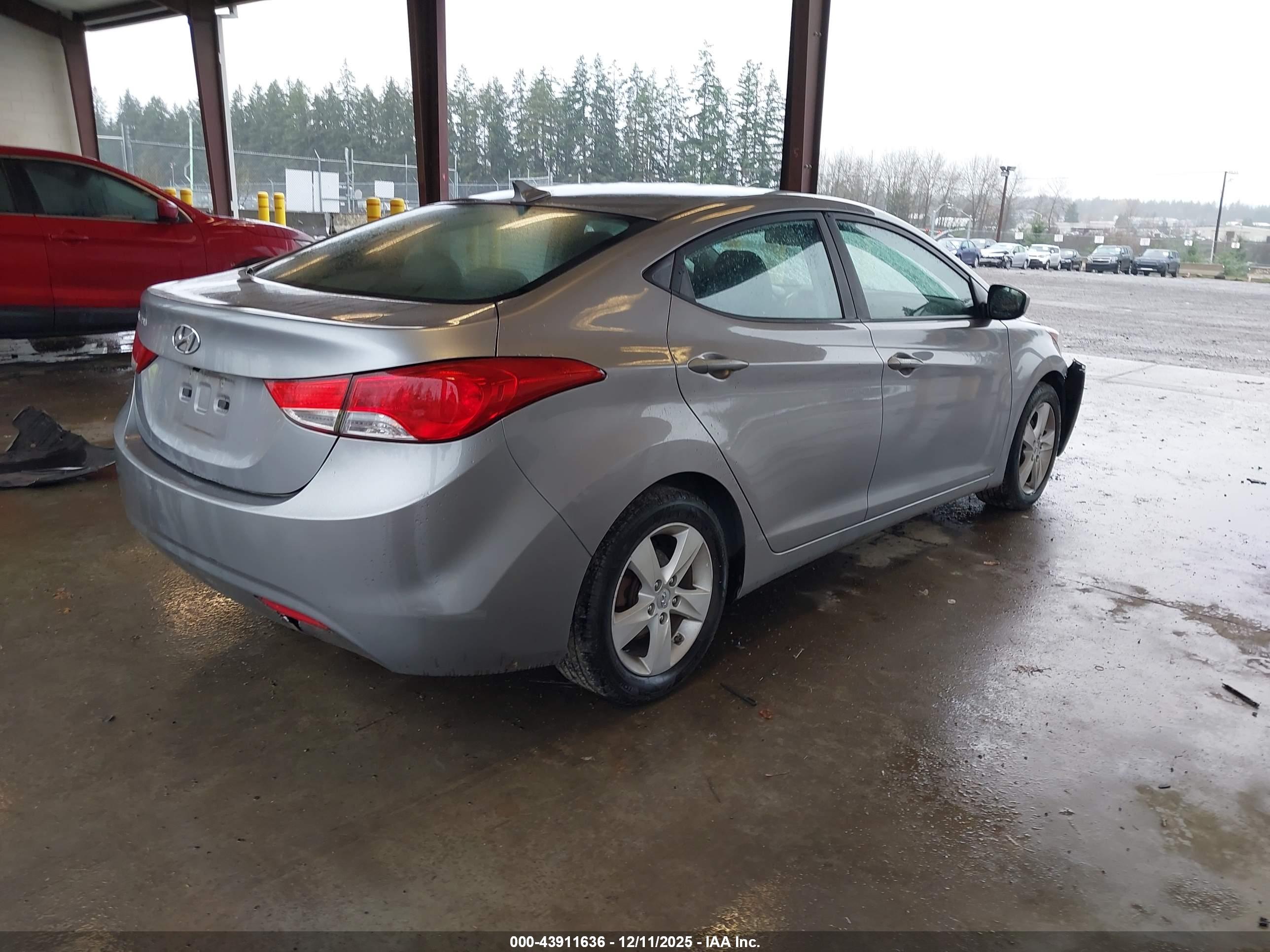 HYUNDAI ELANTRA image 4