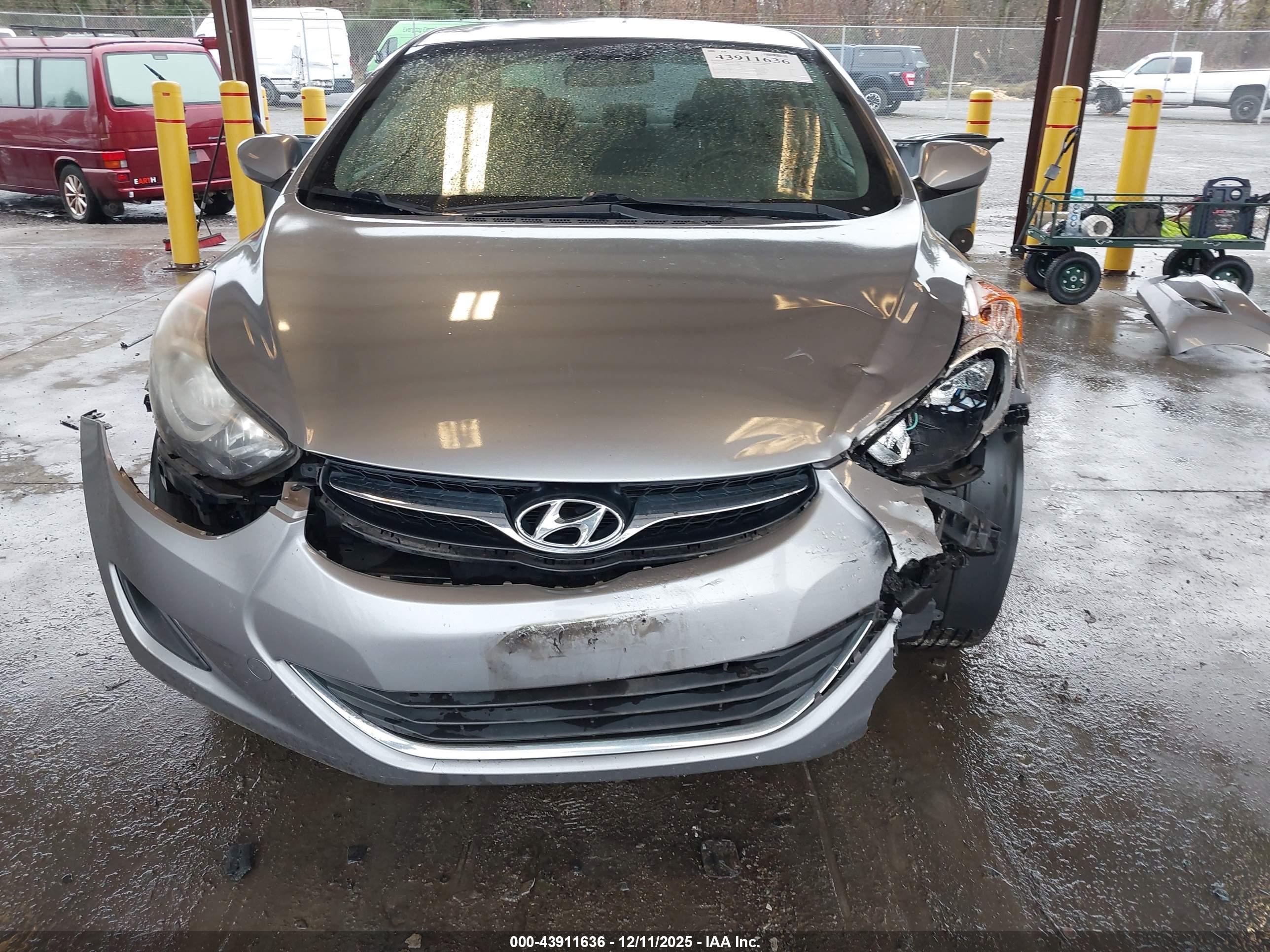 HYUNDAI ELANTRA image 6