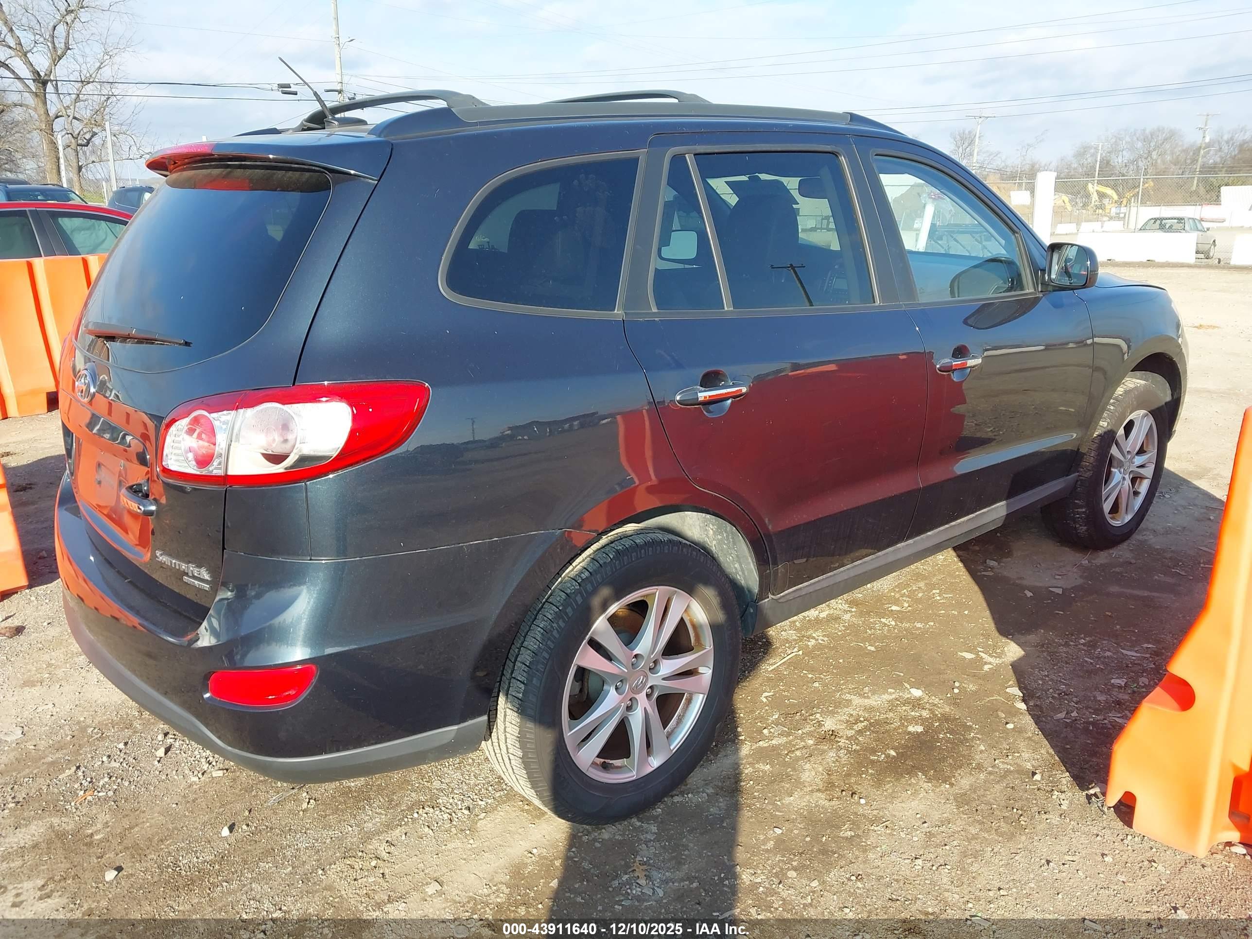 HYUNDAI SANTA image 4