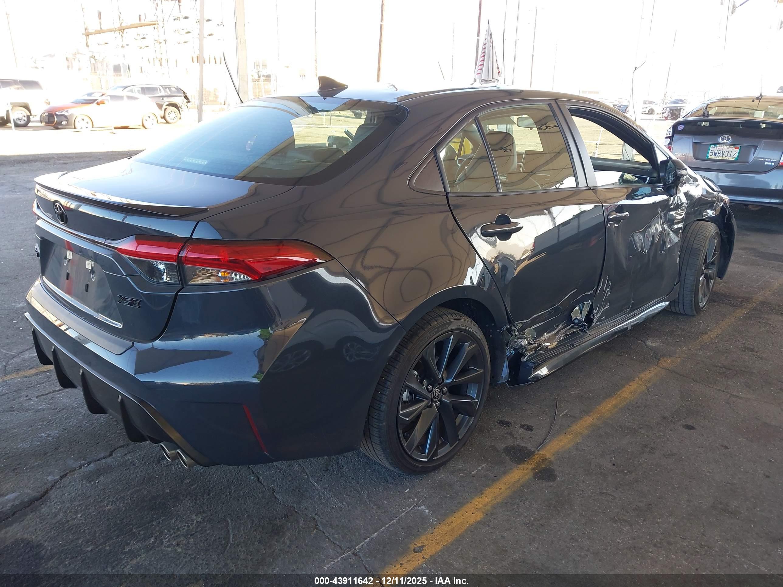 TOYOTA COROLLA image 4