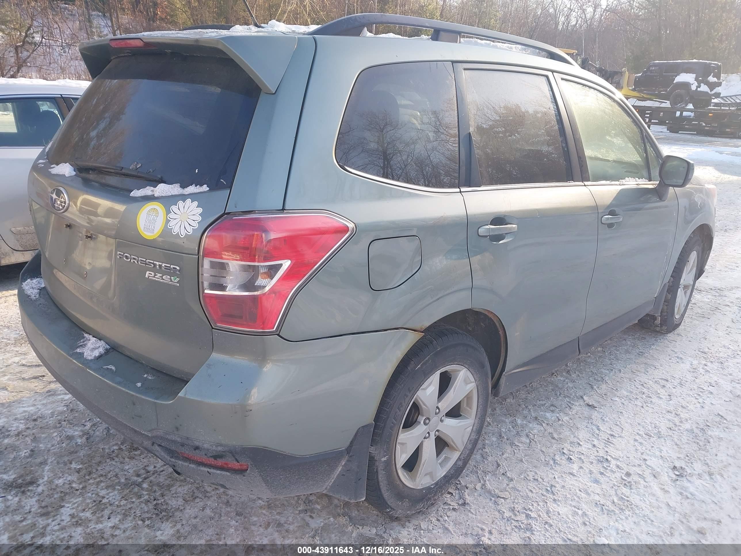 SUBARU FORESTER image 4