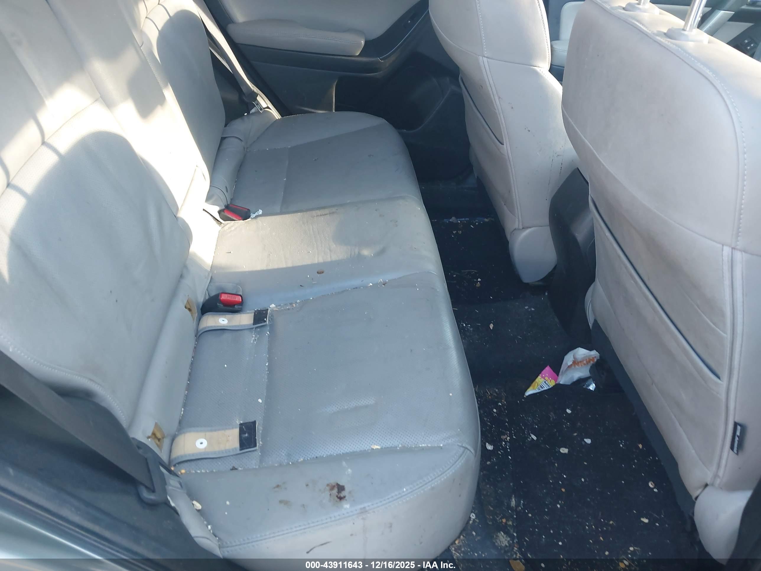 SUBARU FORESTER image 8