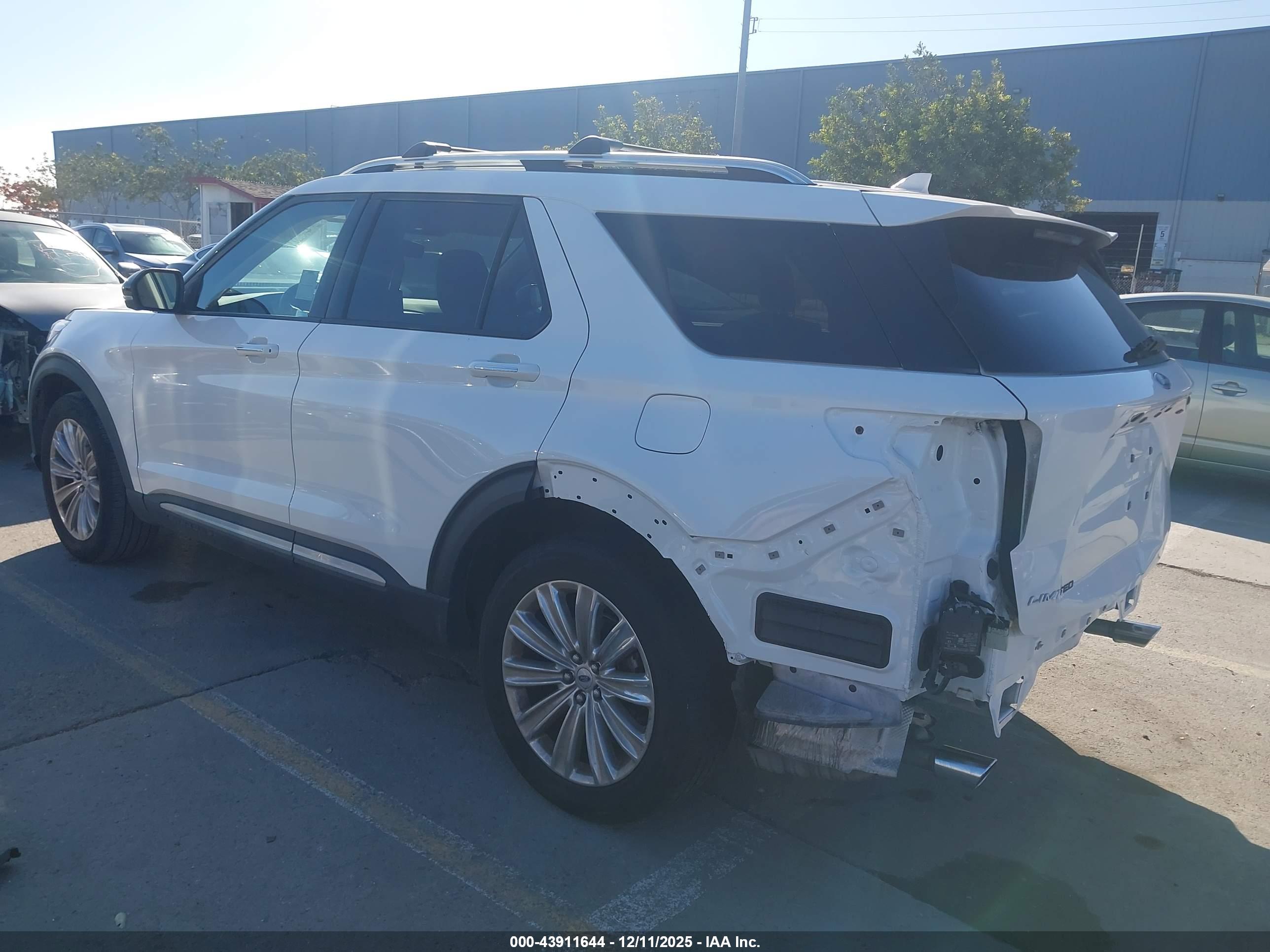 FORD EXPLORER image 3