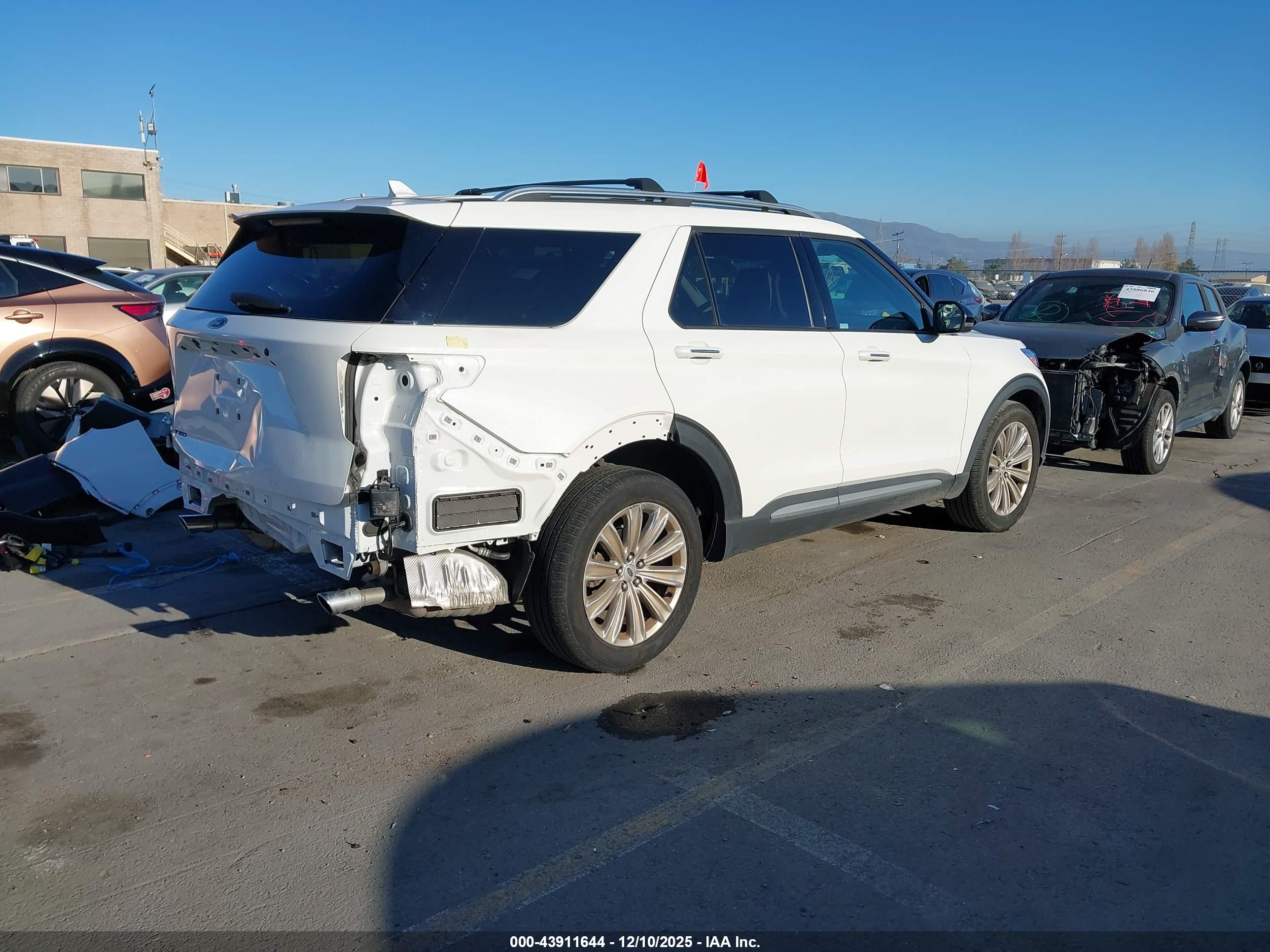 FORD EXPLORER image 4