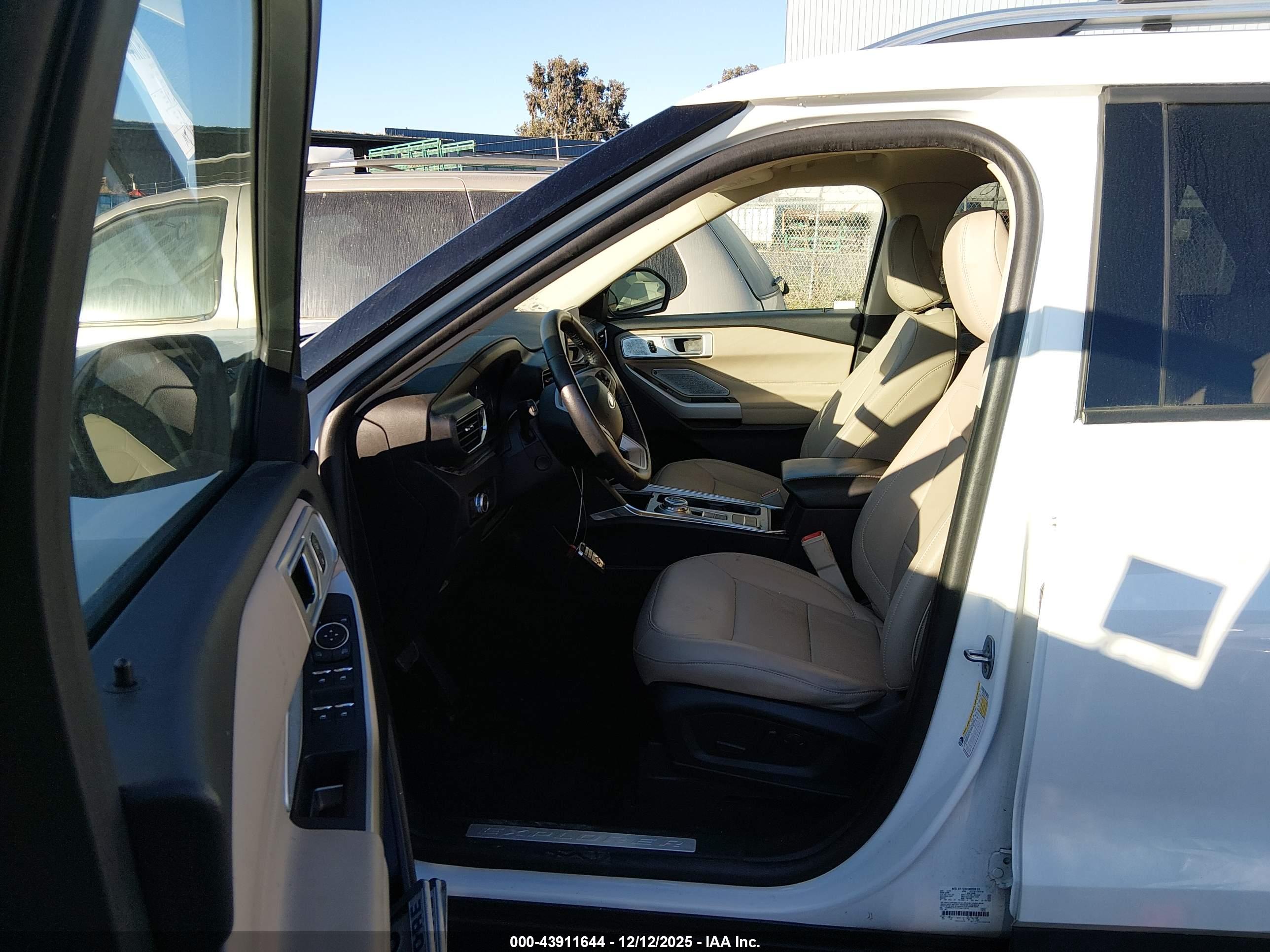 FORD EXPLORER image 5