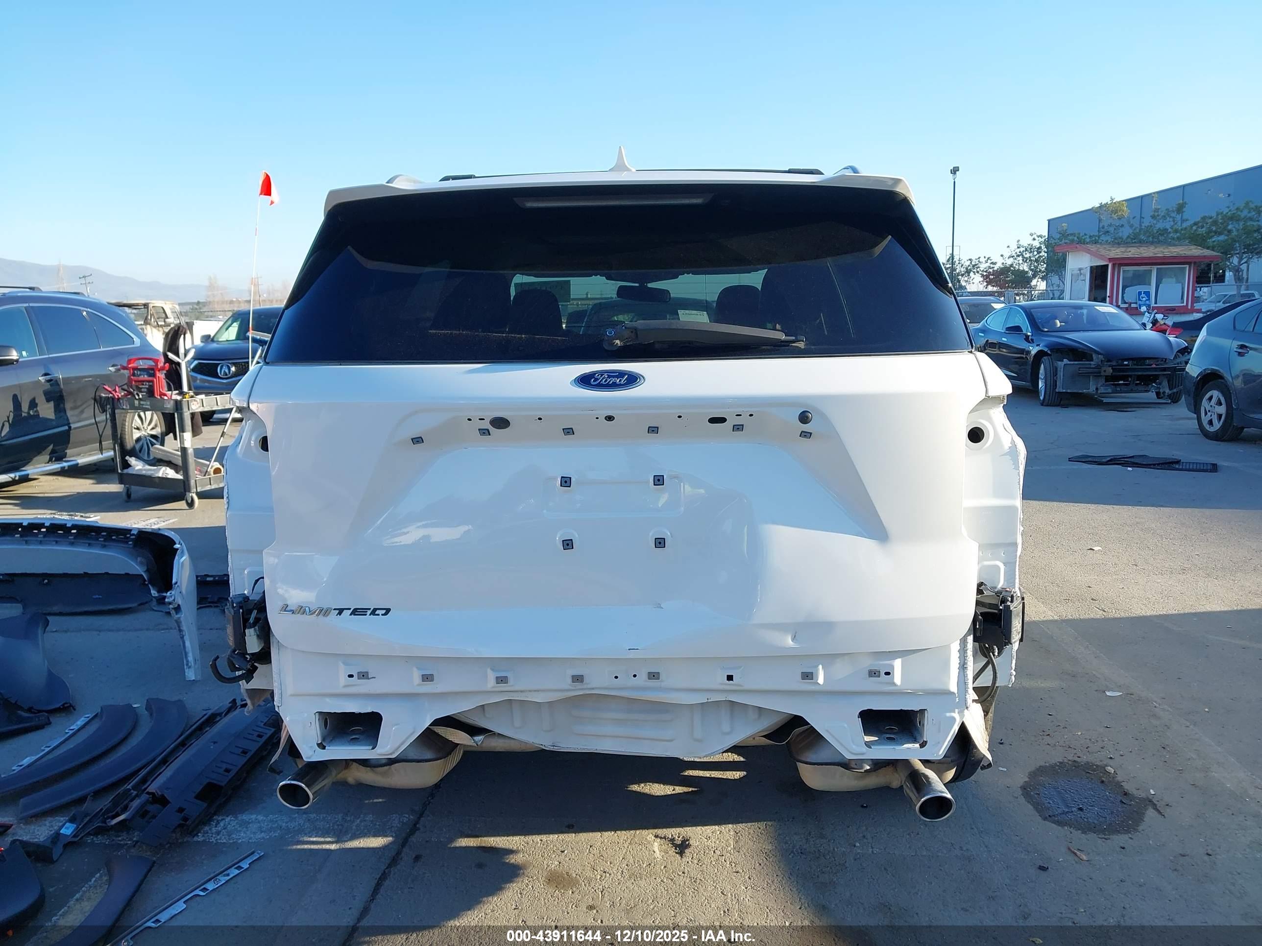 FORD EXPLORER image 6