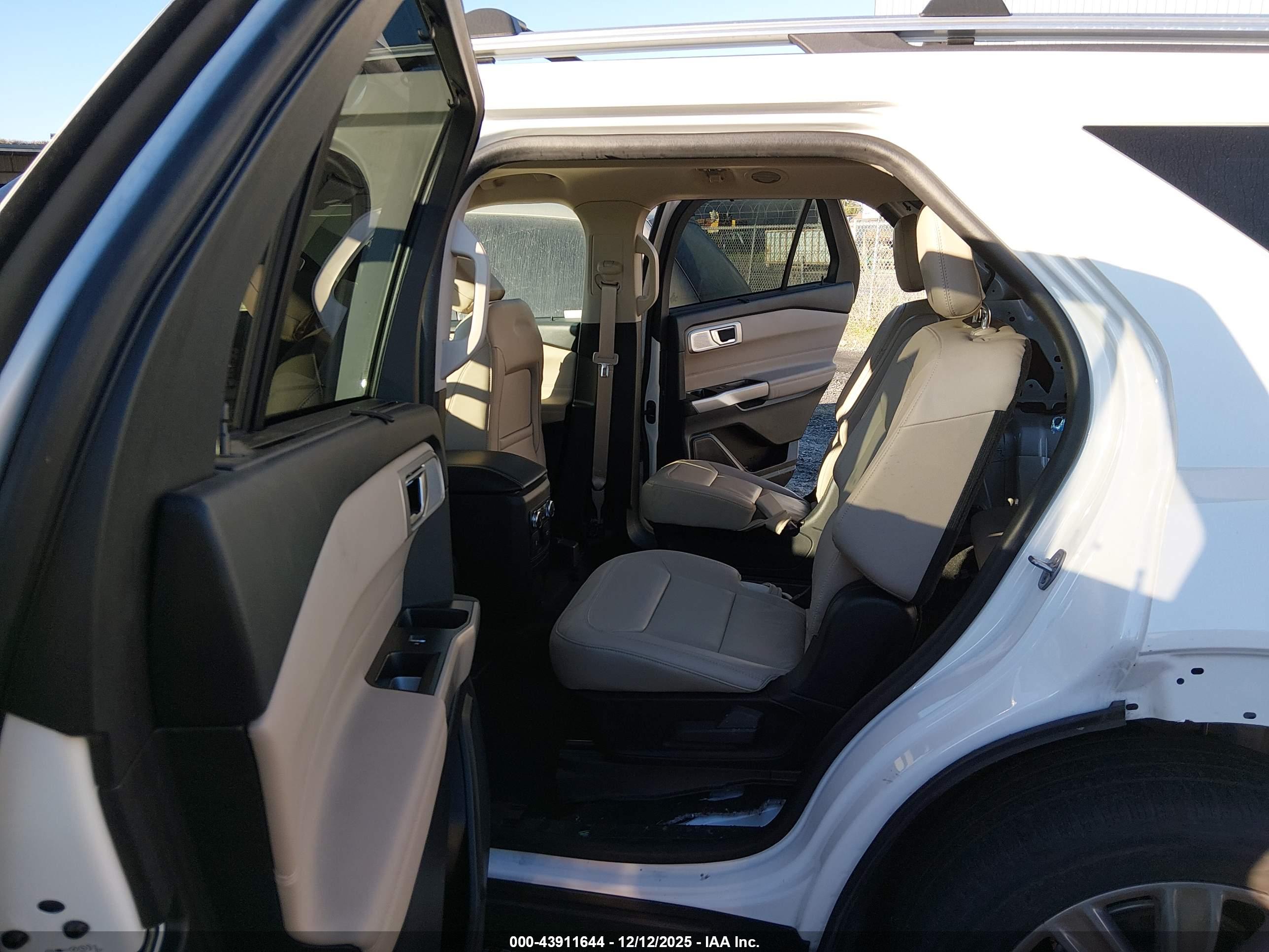 FORD EXPLORER image 8