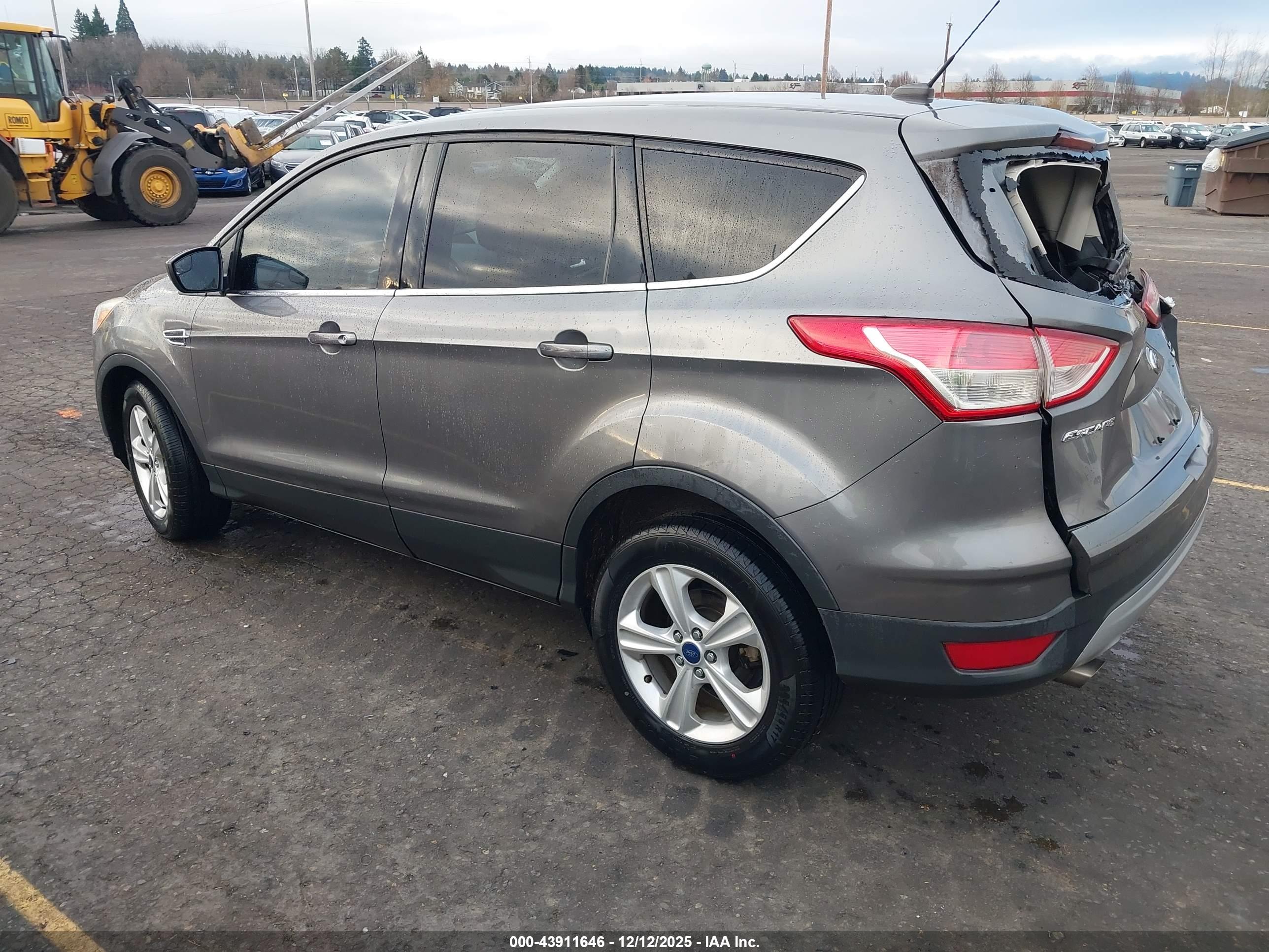 FORD ESCAPE image 3