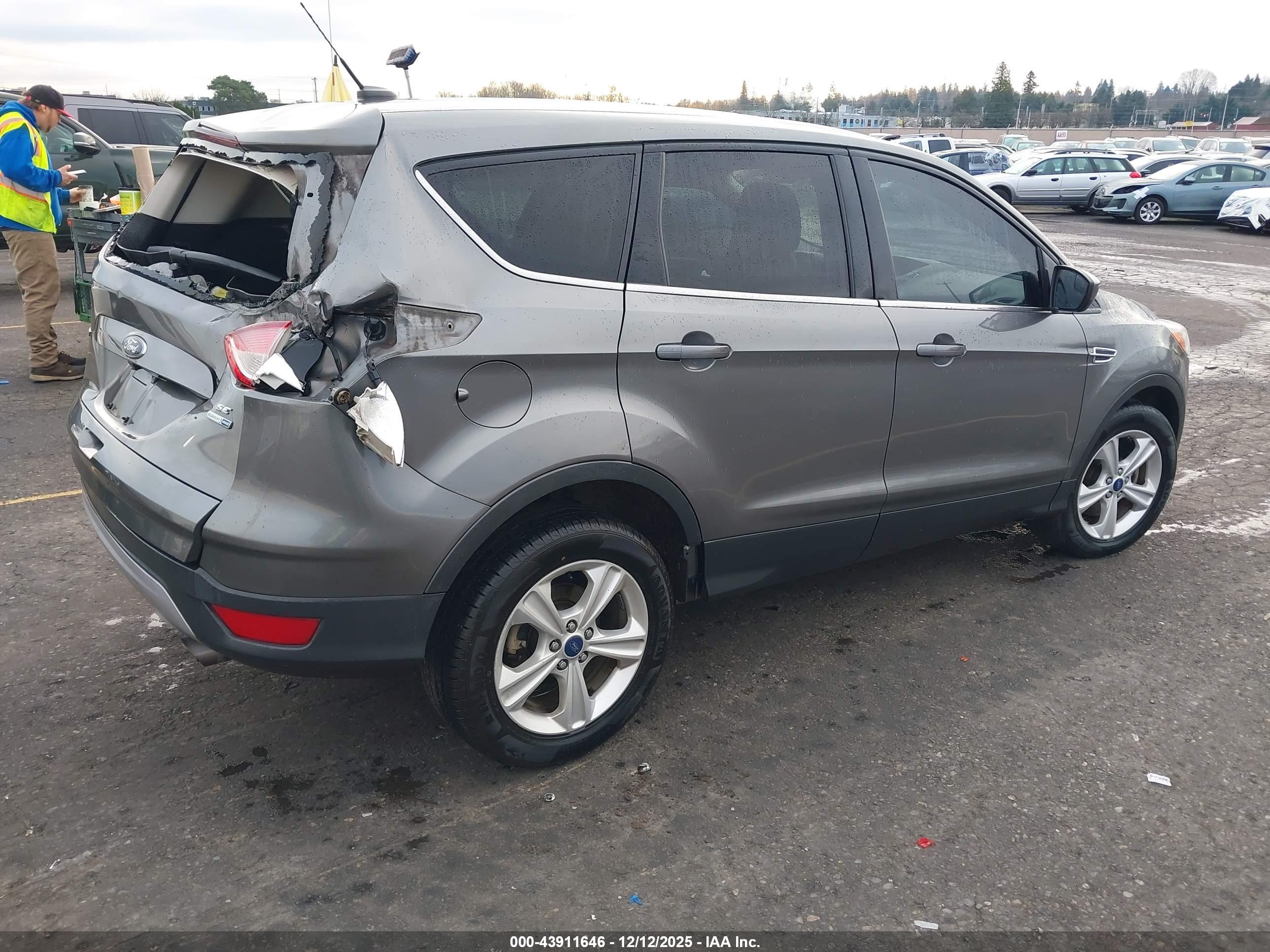 FORD ESCAPE image 4