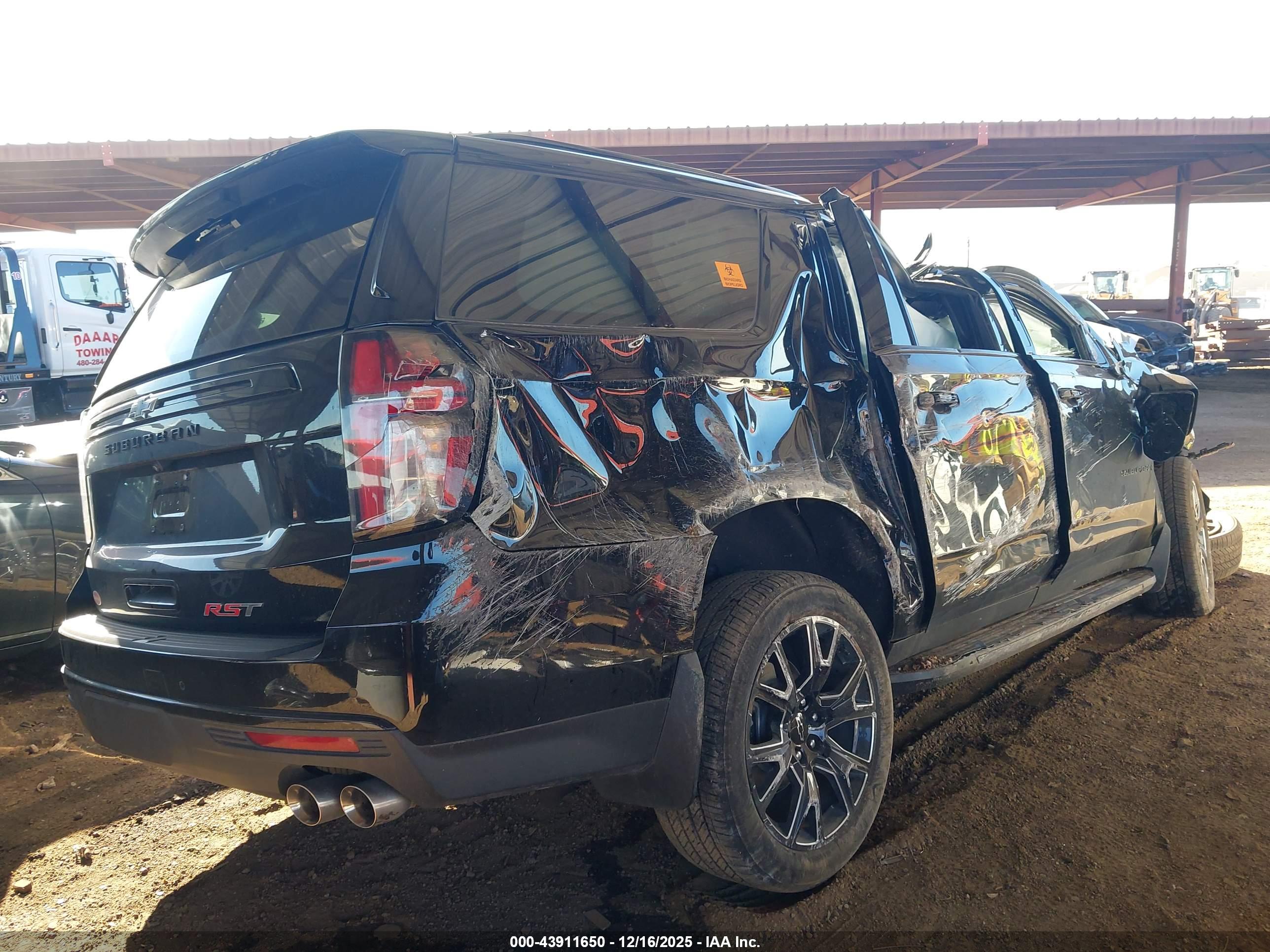 CHEVROLET SUBURBAN image 4