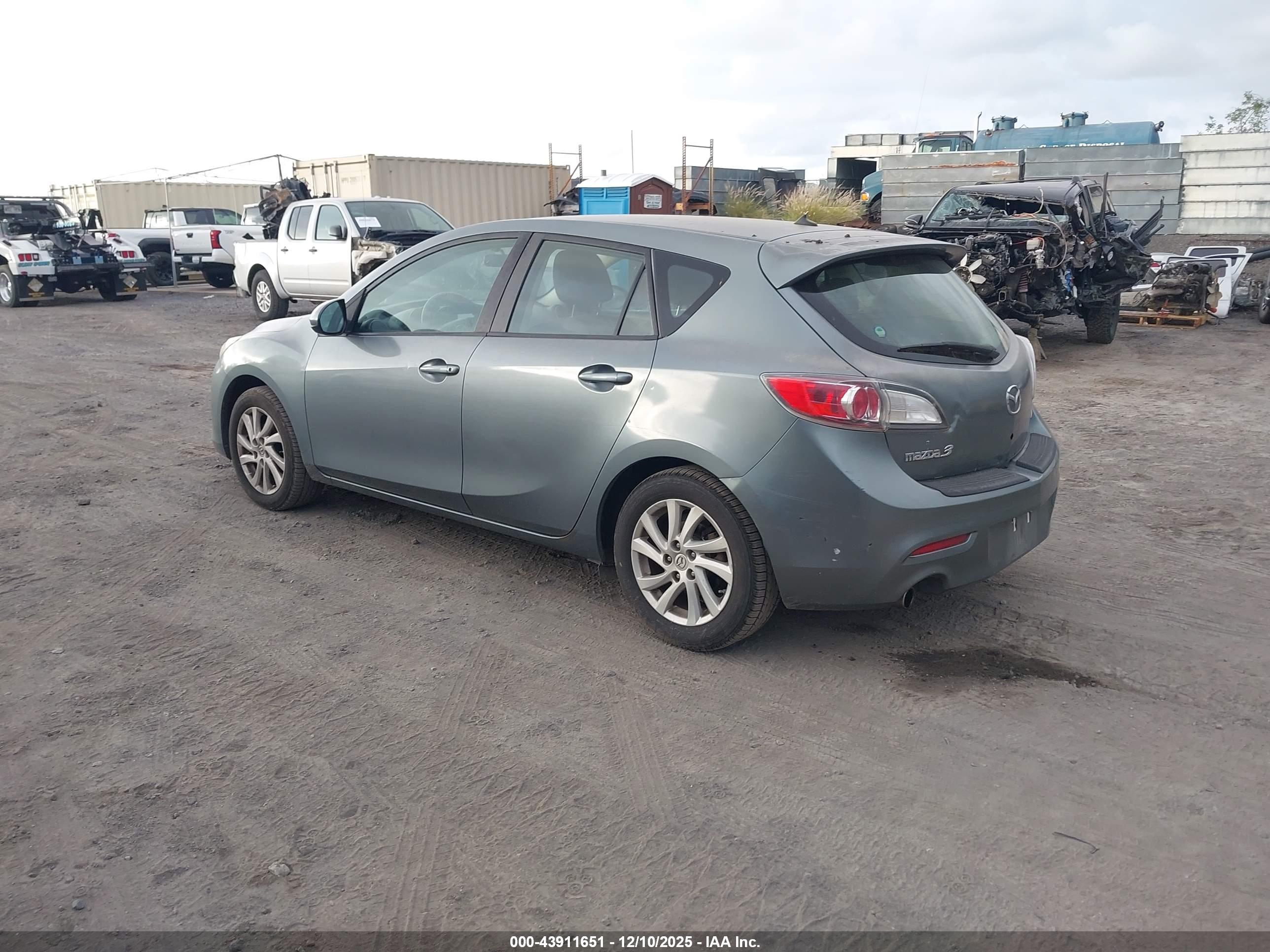 MAZDA 3 image 3